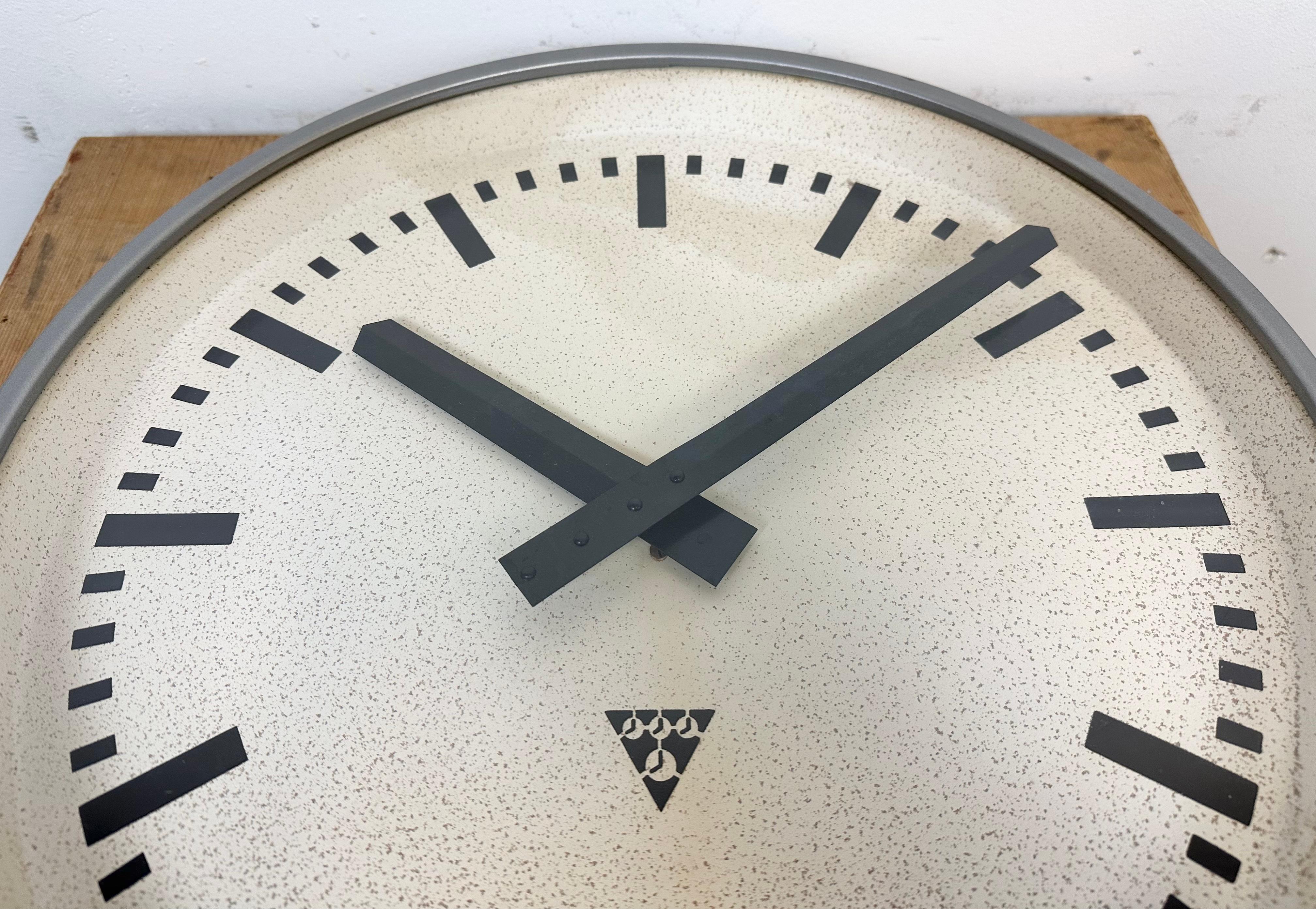 Large Grey Industrial Wall Clock from Pragotron, 1960s For Sale 2