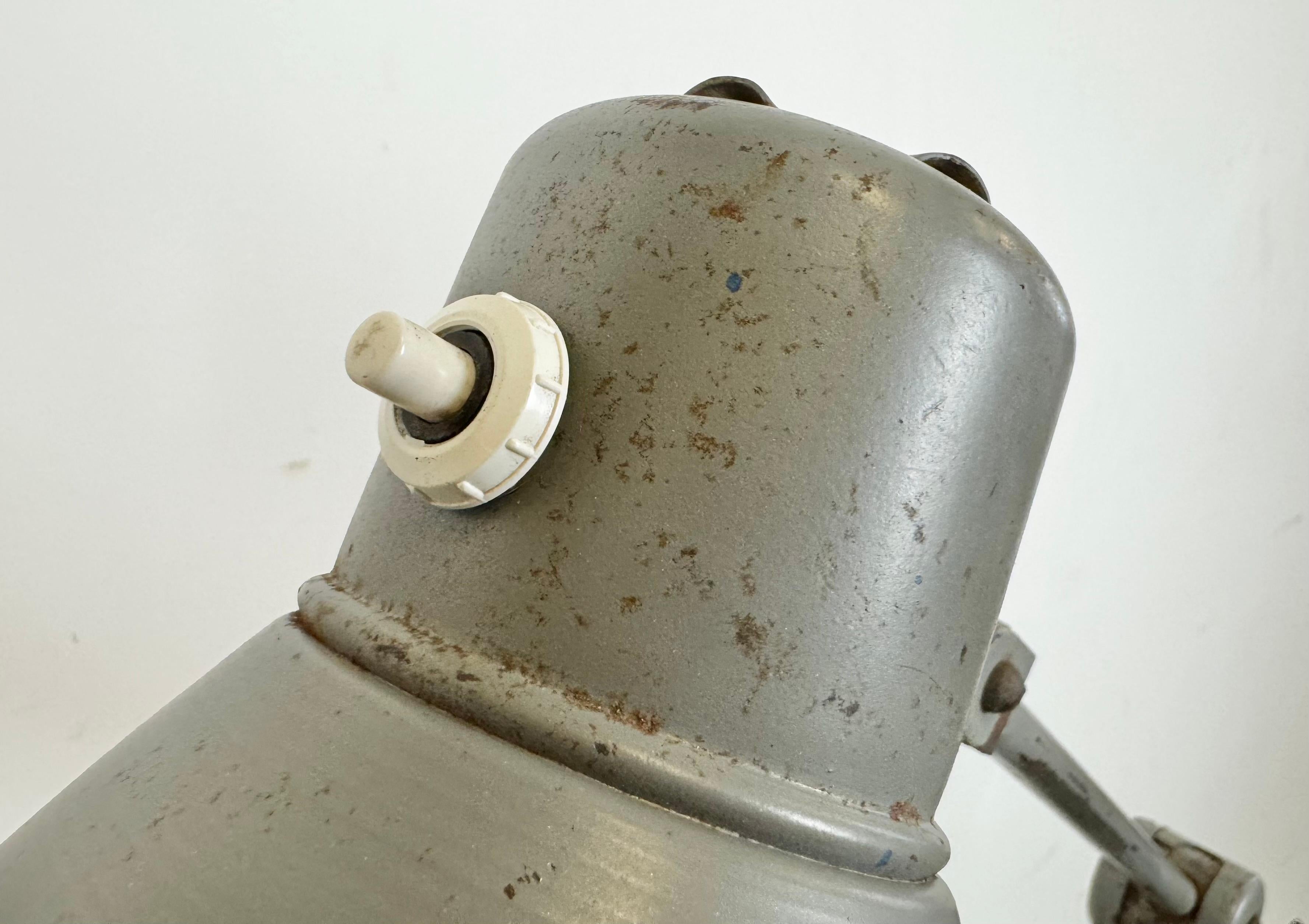 Large Grey Industrial Workshop Table Lamp, 1960s For Sale 7