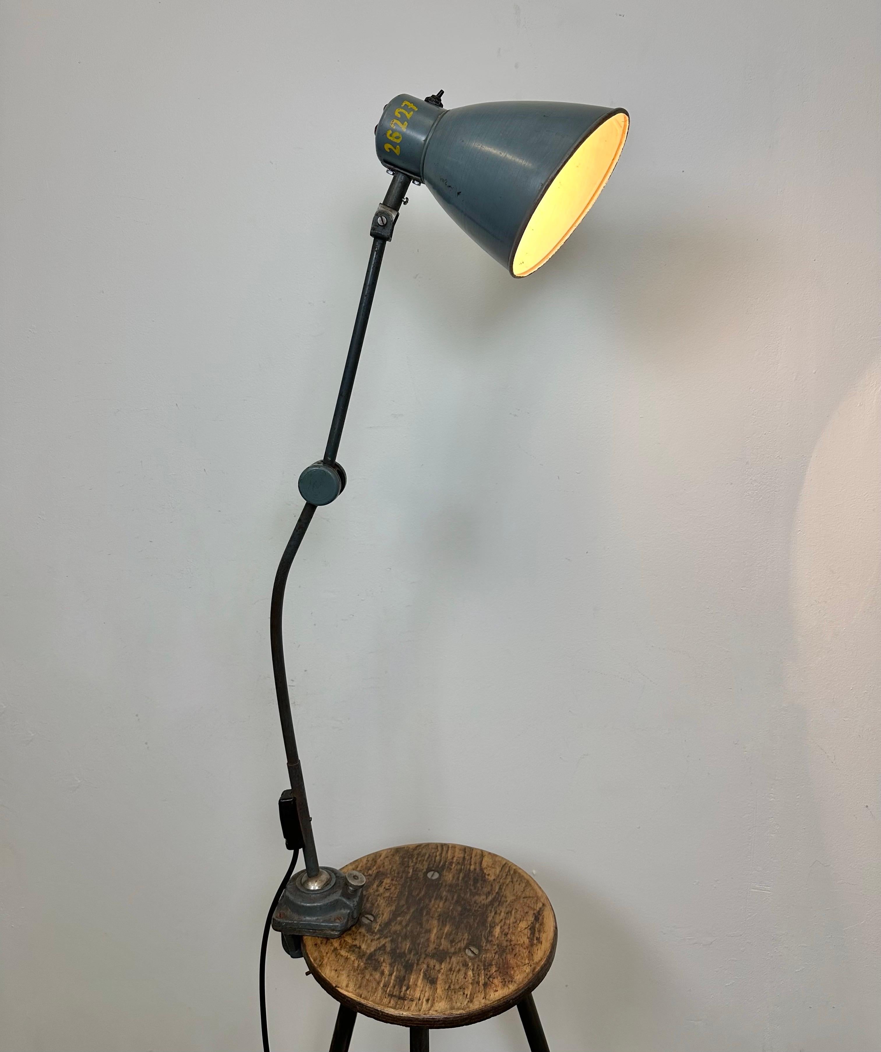 Large Grey Industrial Workshop Table Lamp, 1960s For Sale 10