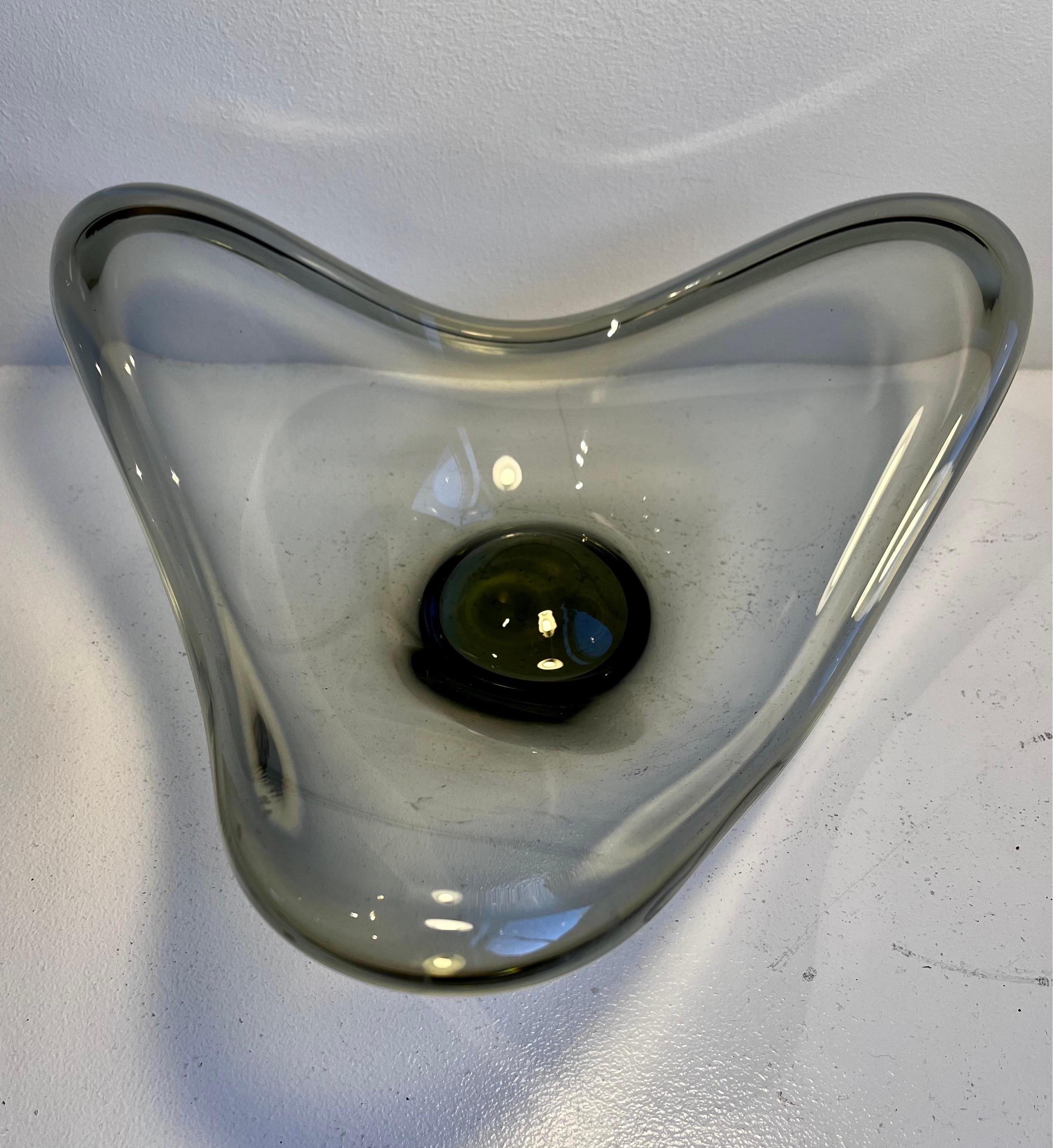 Milieu du XXe siècle Grand bol en verre fumé gris par Per Lütken pour Holmegaard, Danemark, années 1960 en vente