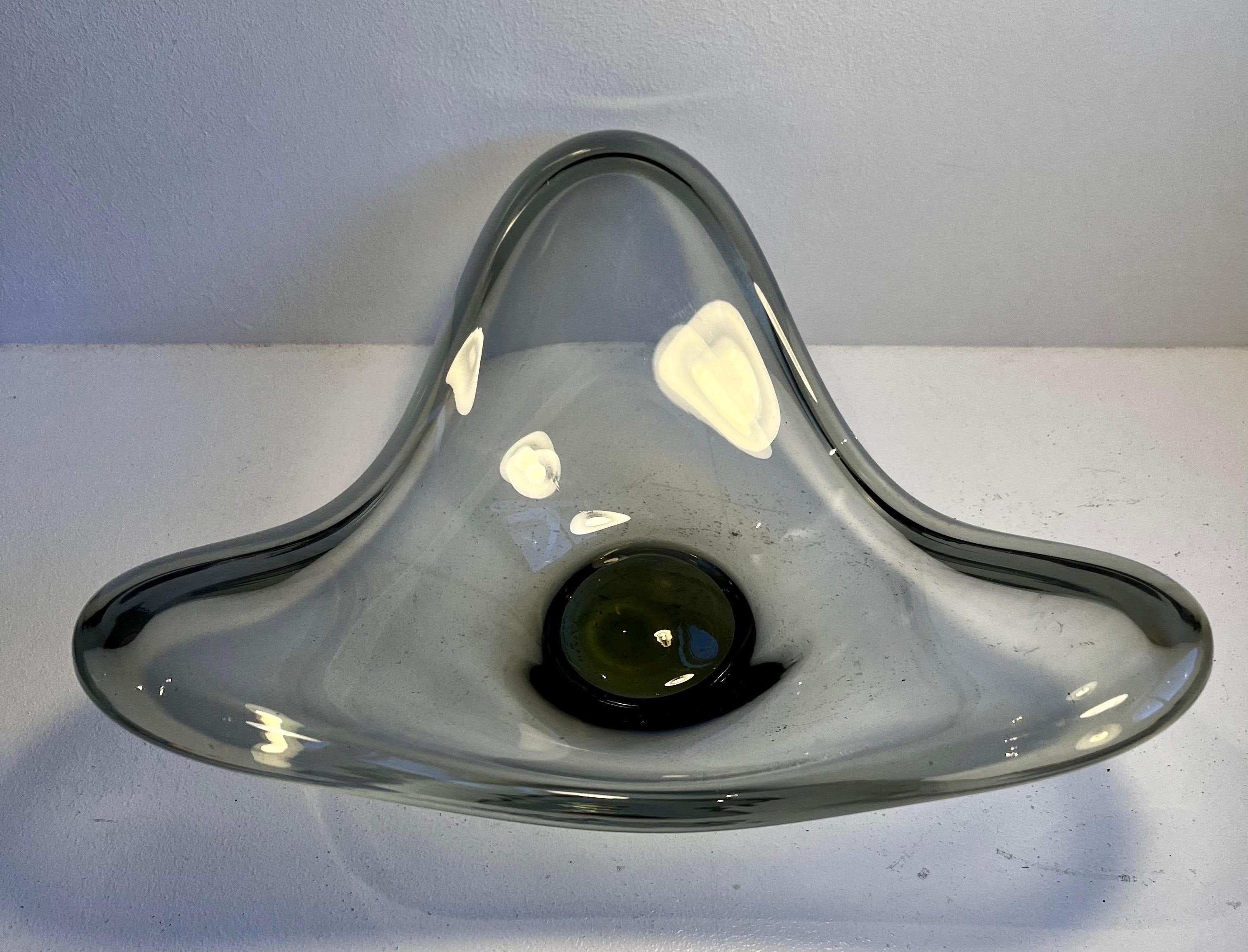 Grand bol en verre fumé gris par Per Lütken pour Holmegaard, Danemark, années 1960 en vente 1