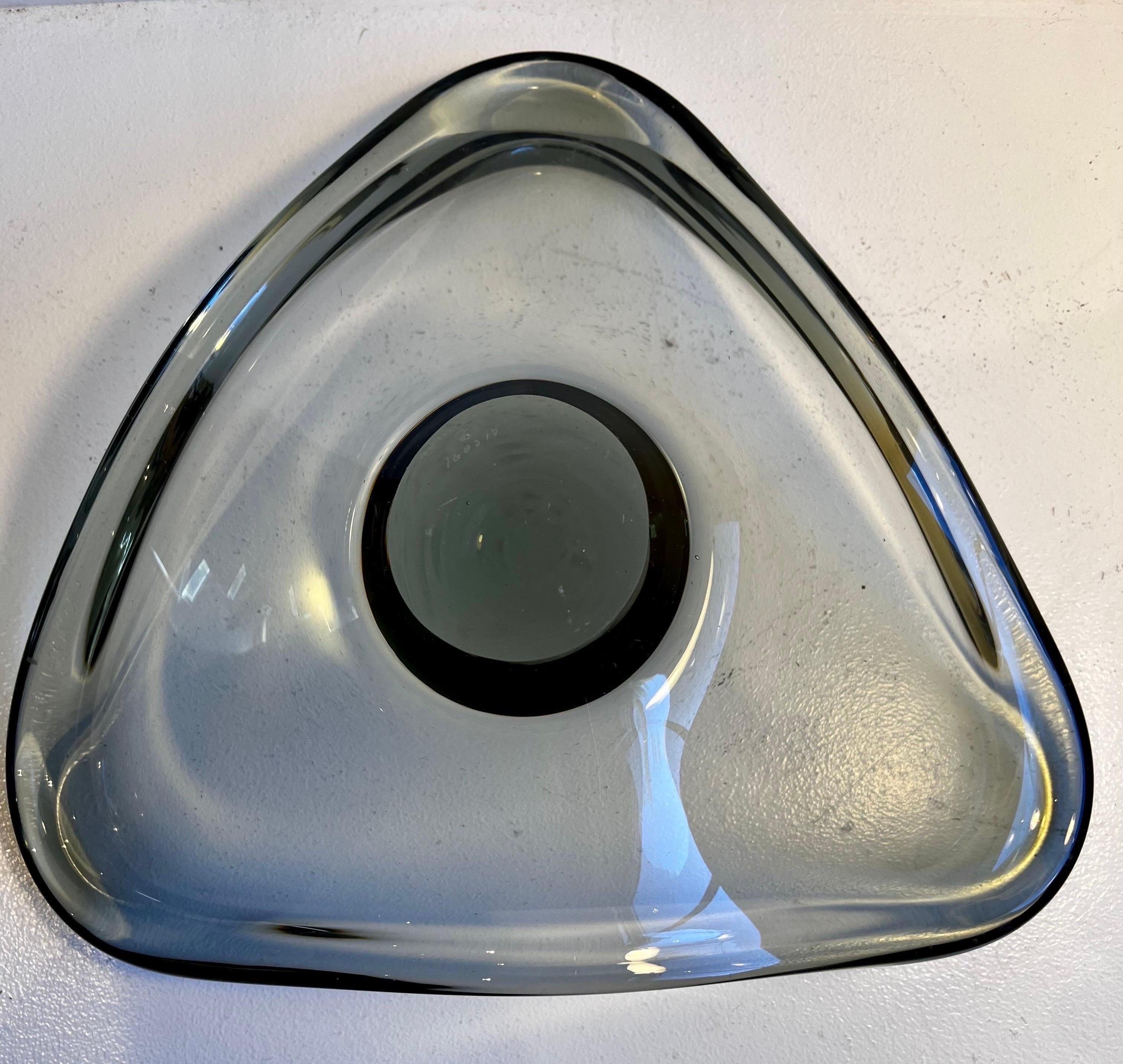 Grand bol en verre fumé gris par Per Lütken pour Holmegaard, Danemark, années 1960 en vente 2