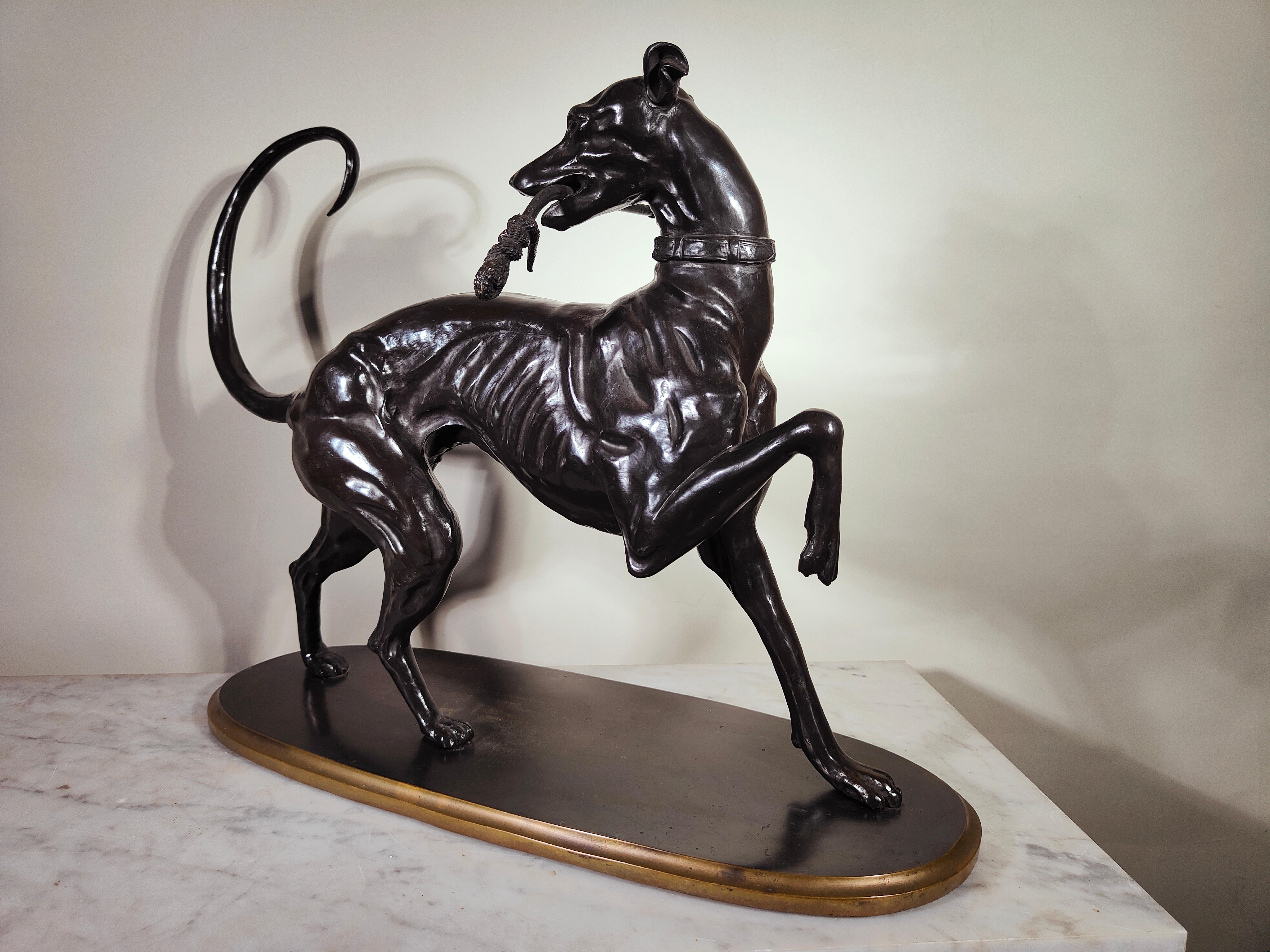 Bronze Grand chien lévrier en bronze massif de la période Art déco en vente