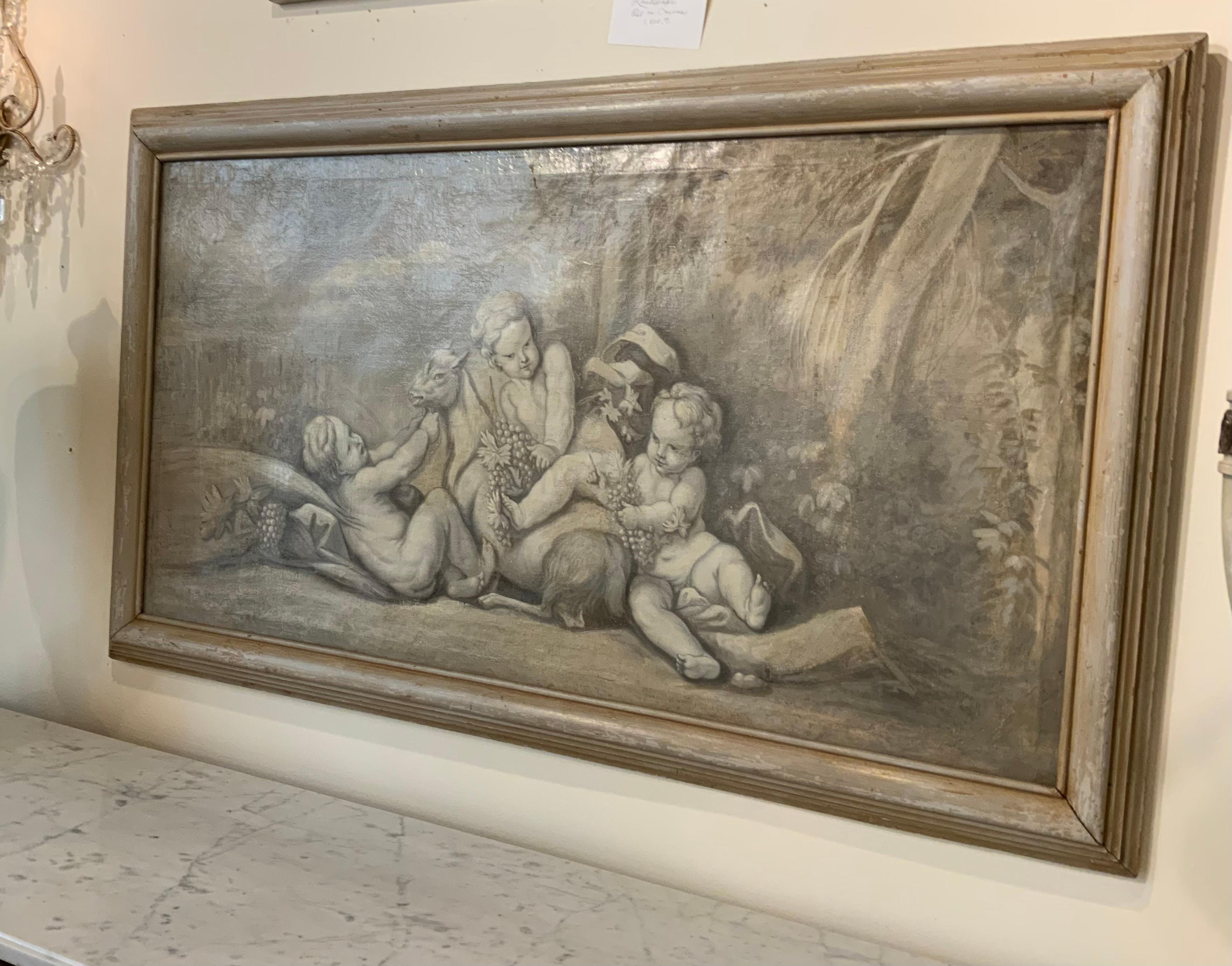 Gran cuadro grisalle de querubines en marco pintado de gris en Excelente estado para la venta en Houston, TX
