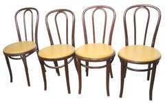 Grand groupe de 10 chaises de café, de bistro et de salle à manger attribuée à Thonet
