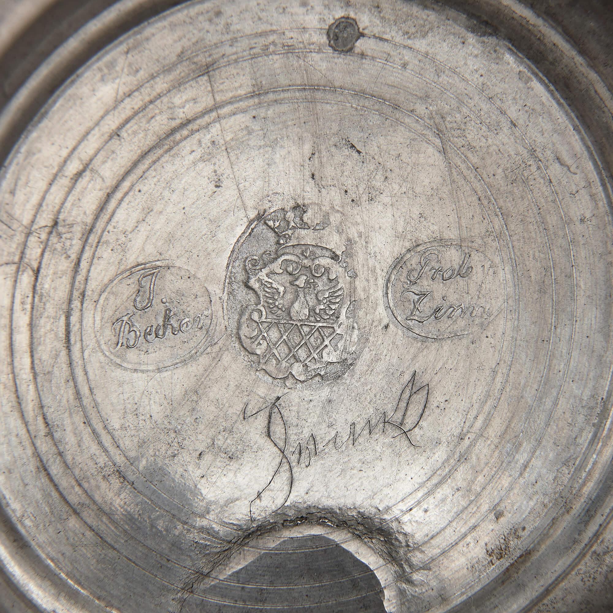 XVIIIe siècle et antérieur Grand groupe d'anciens tasses, chopes et aiguières allemandes en étain en vente