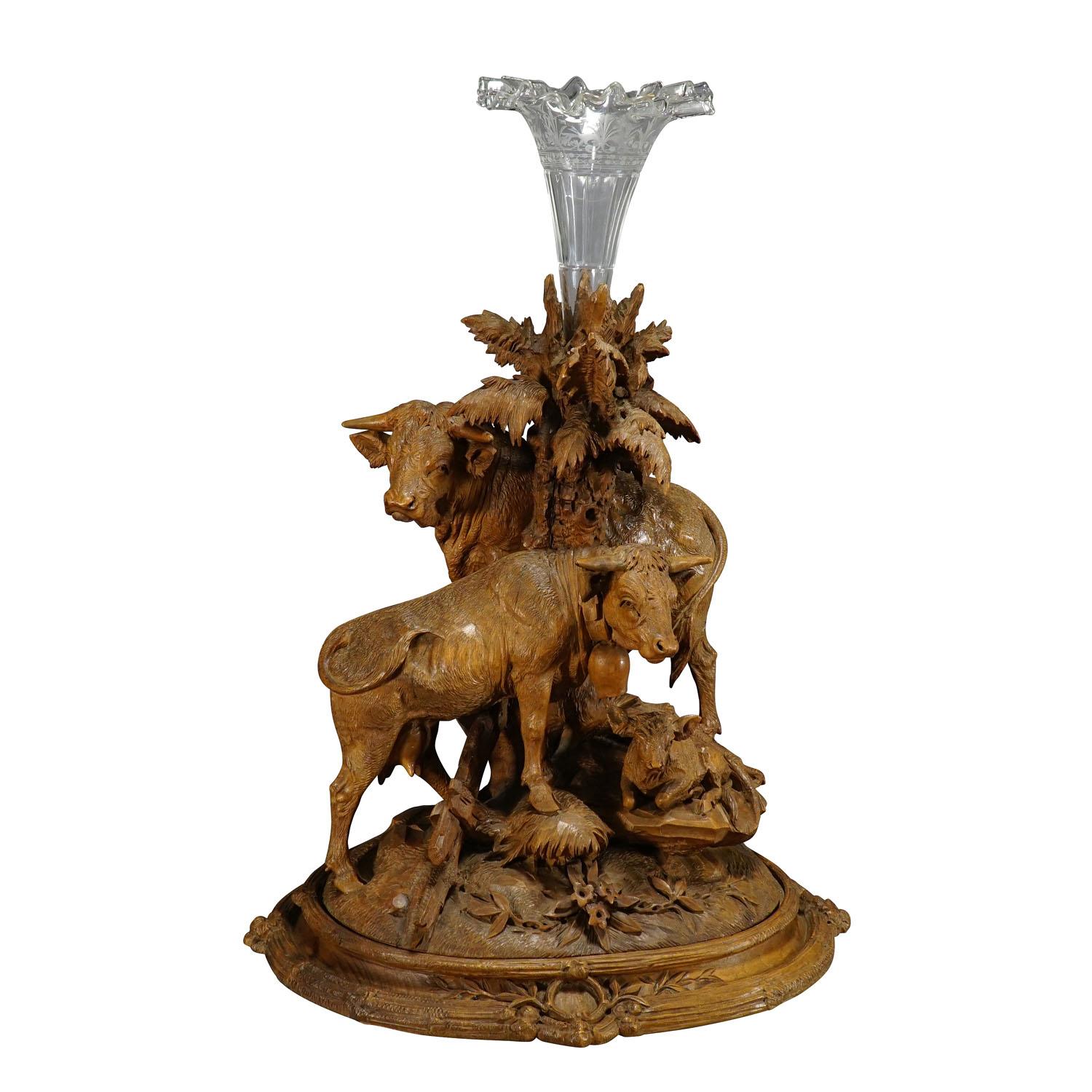 Large Group of Carved Cattles with Glass Vase Inset, Brienz ca. 1890

A rare group of naturalistically carved cattles - bull, female cattle and young cattle standing around a stump. Original glass vase inset in the stump. Height without glass: 17.7'