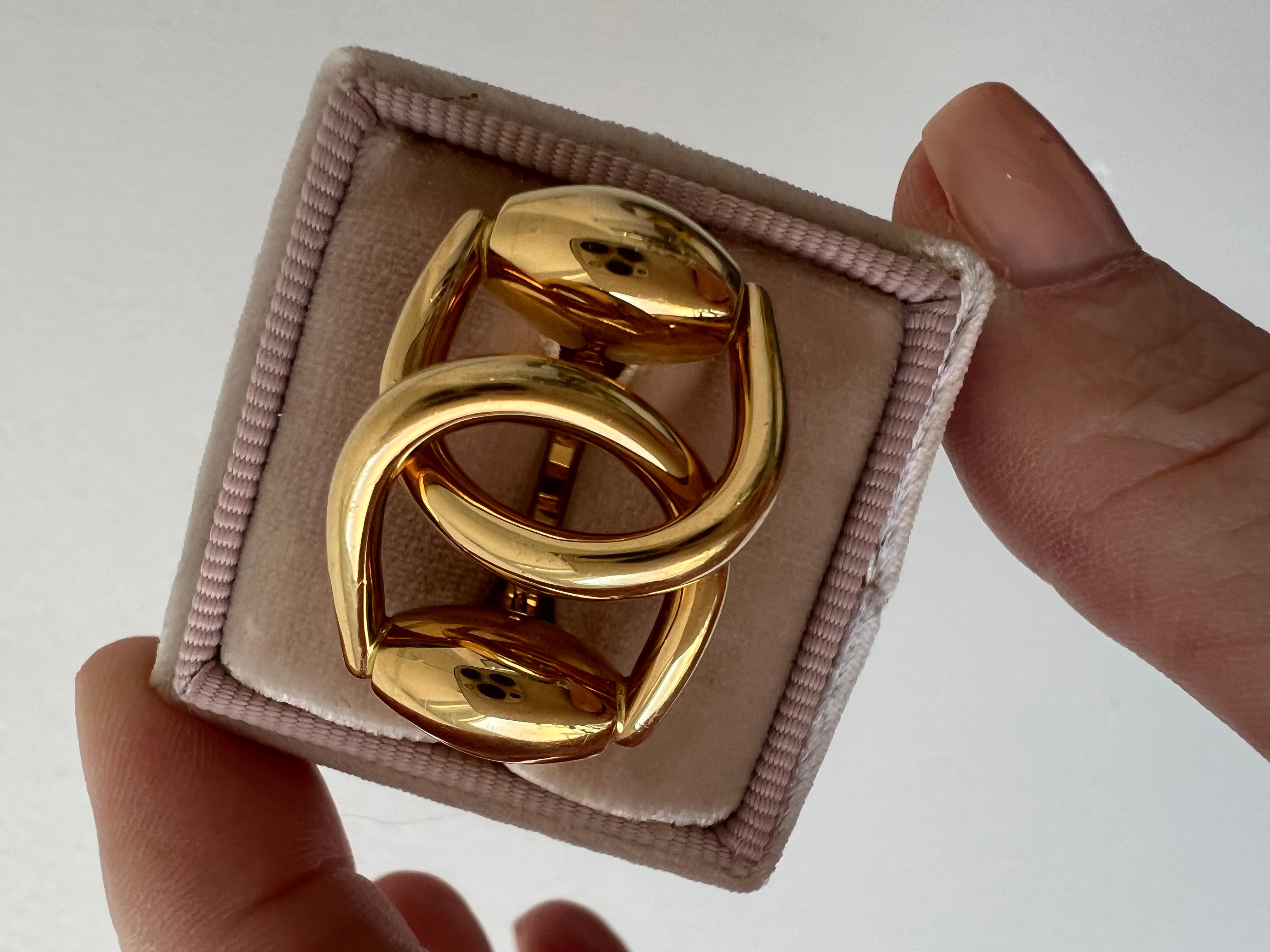 Women's or Men's Large GUCCI Vintage Horsebit 18K Yellow Gold Ring.