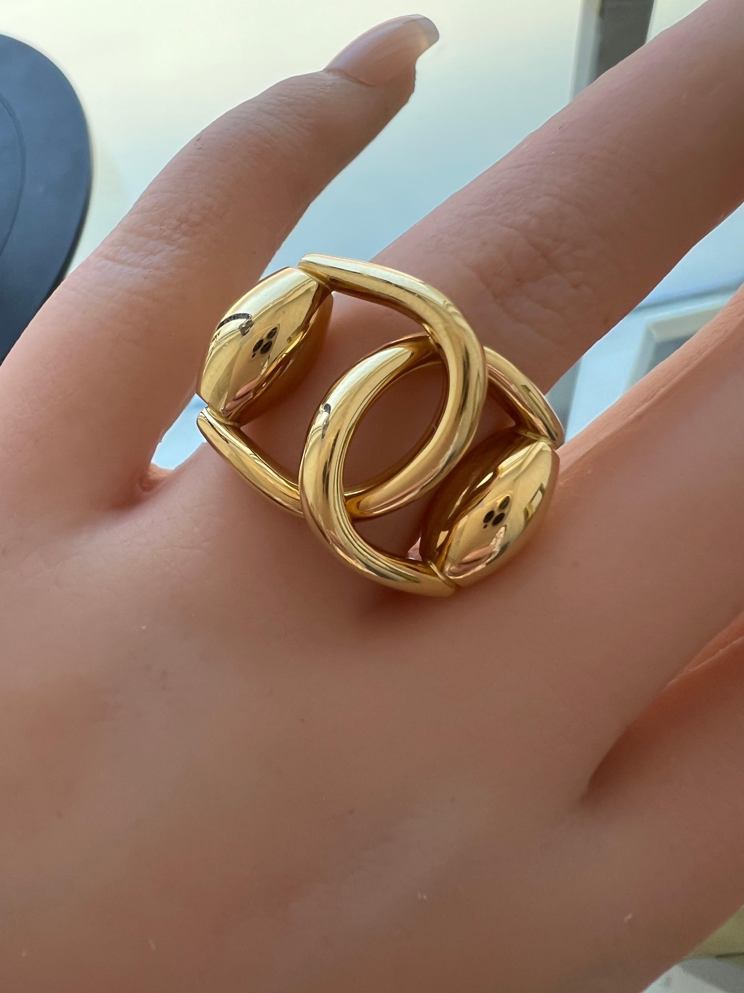 Large GUCCI Vintage Horsebit 18K Yellow Gold Ring. 2