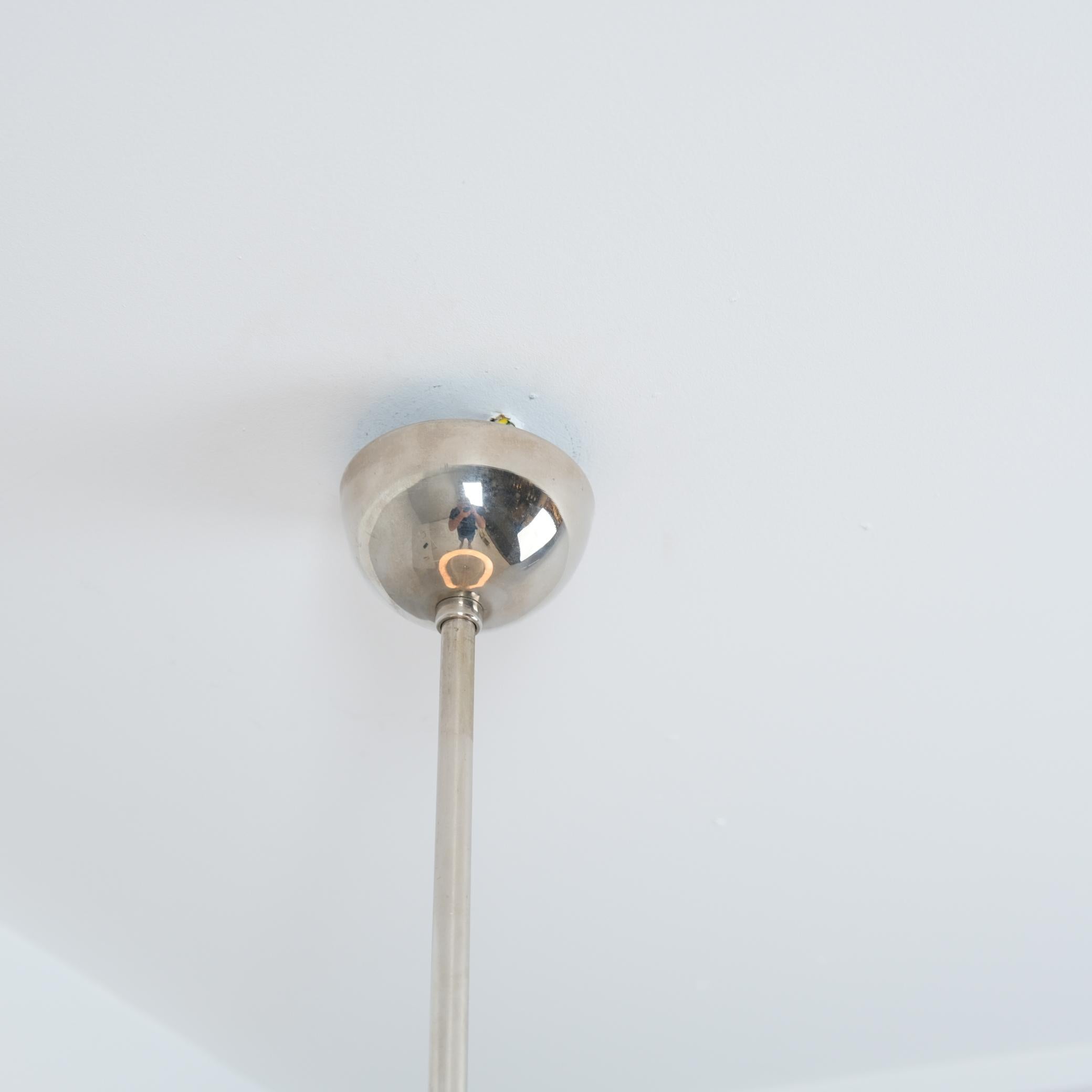 Milieu du XXe siècle Grande suspension Gunnel Nyman 81003, laiton nickelé et verre opale blanc, Idman 1950s en vente