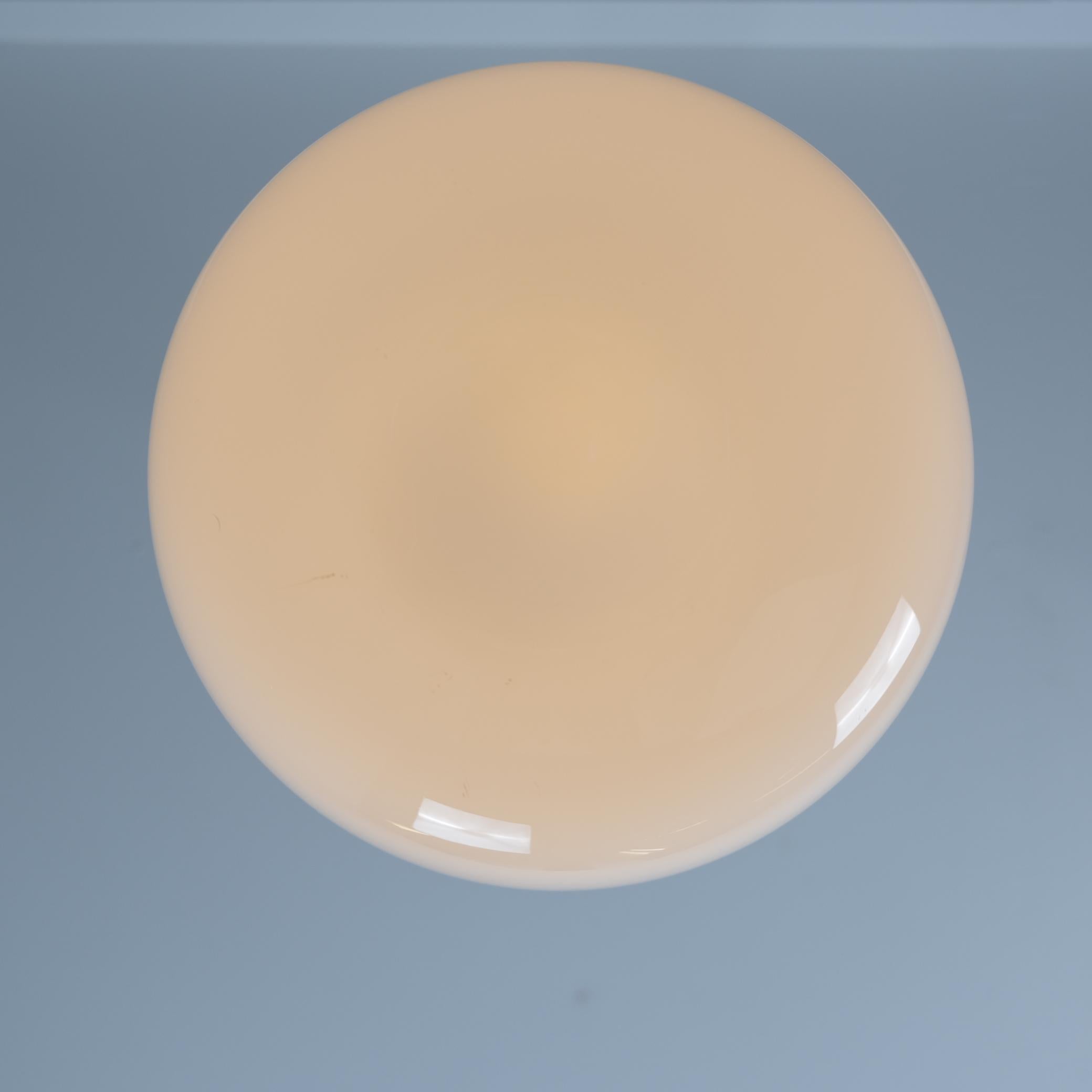 Große Gunnel Nyman-Pendelleuchte 81003, vernickeltes Messing und weißes Opalglas, Idman 1950er Jahre im Angebot 1