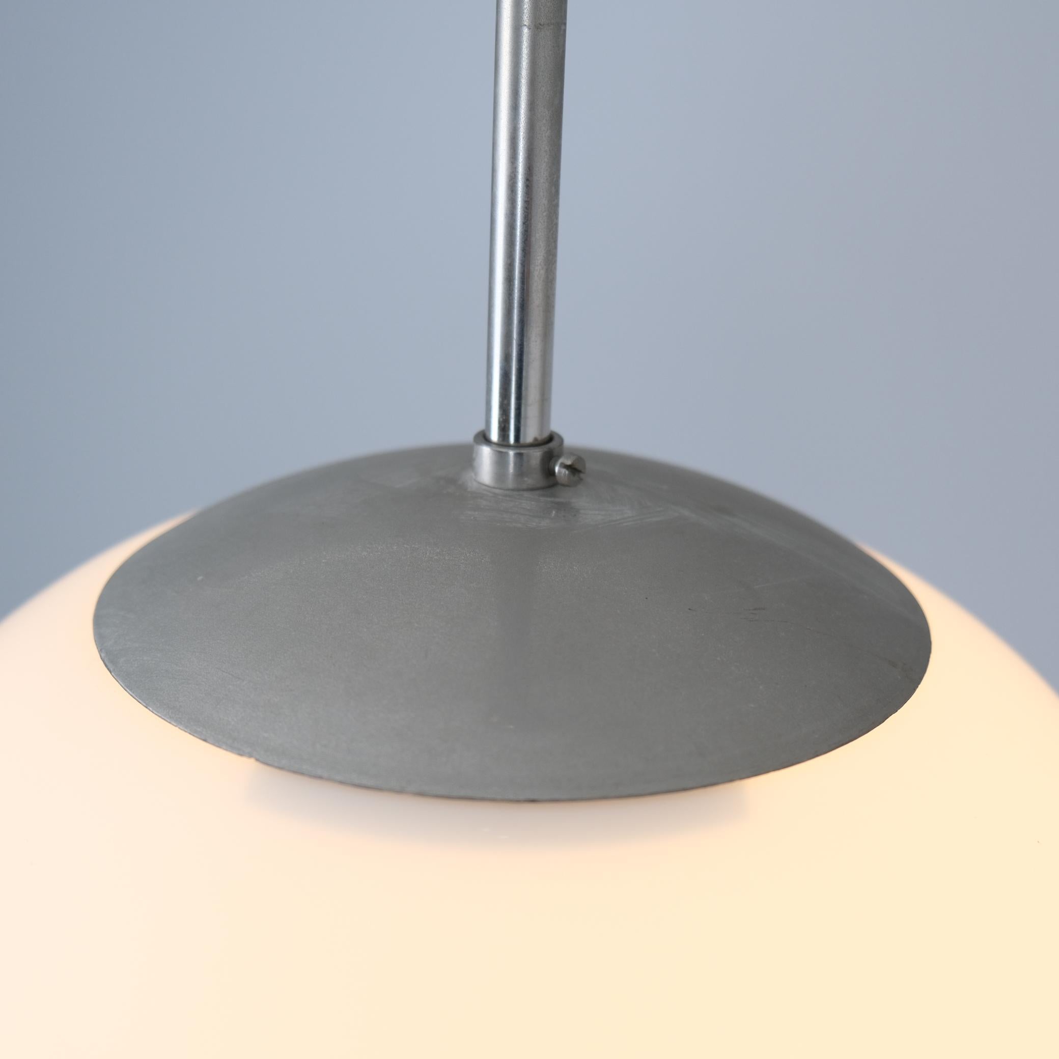 Große Gunnel Nyman-Pendelleuchte 81003, vernickeltes Messing und weißes Opalglas, Idman 1950er Jahre im Angebot 2