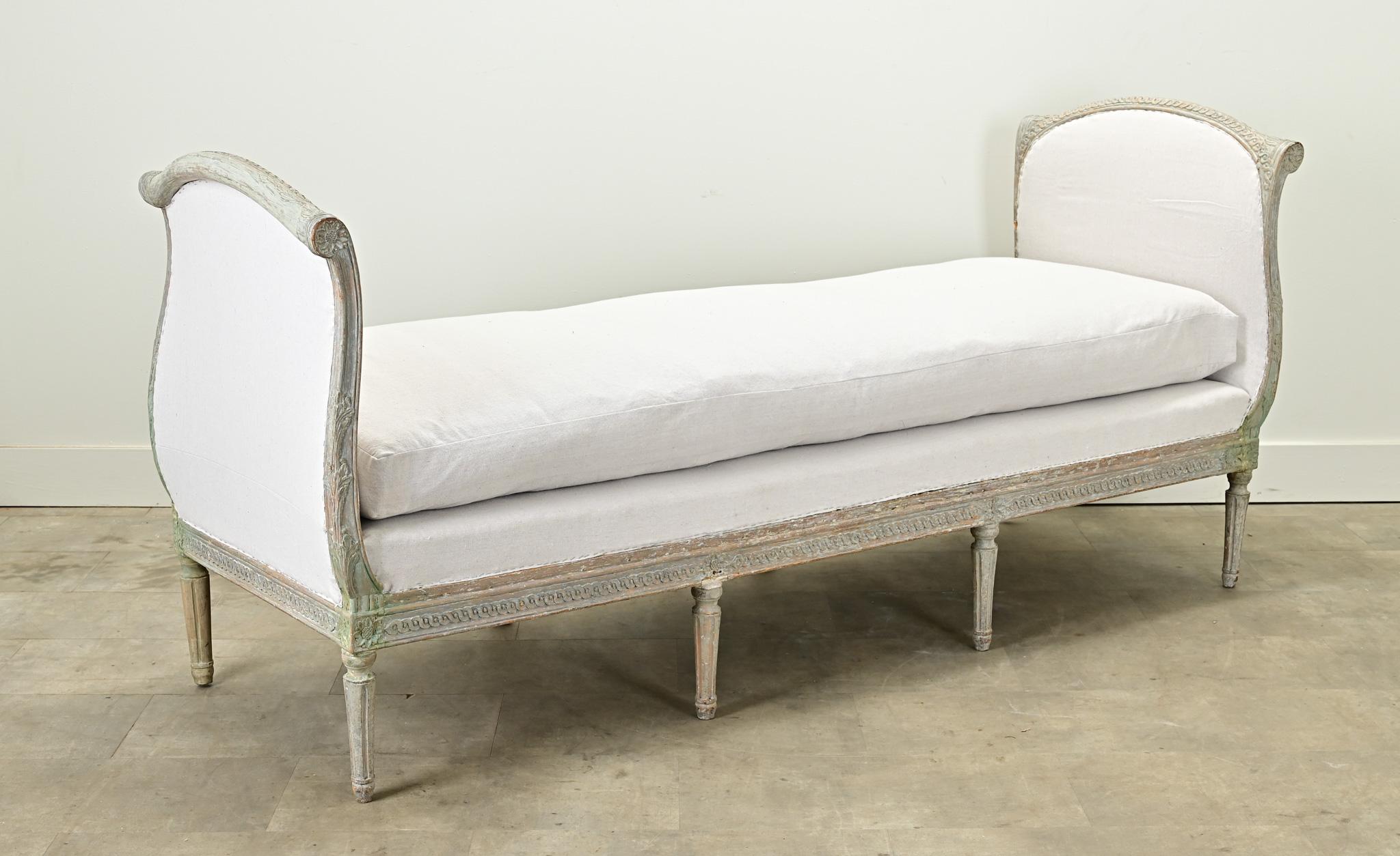 Large Gustavian 18th Century Painted Daybed en venta 3