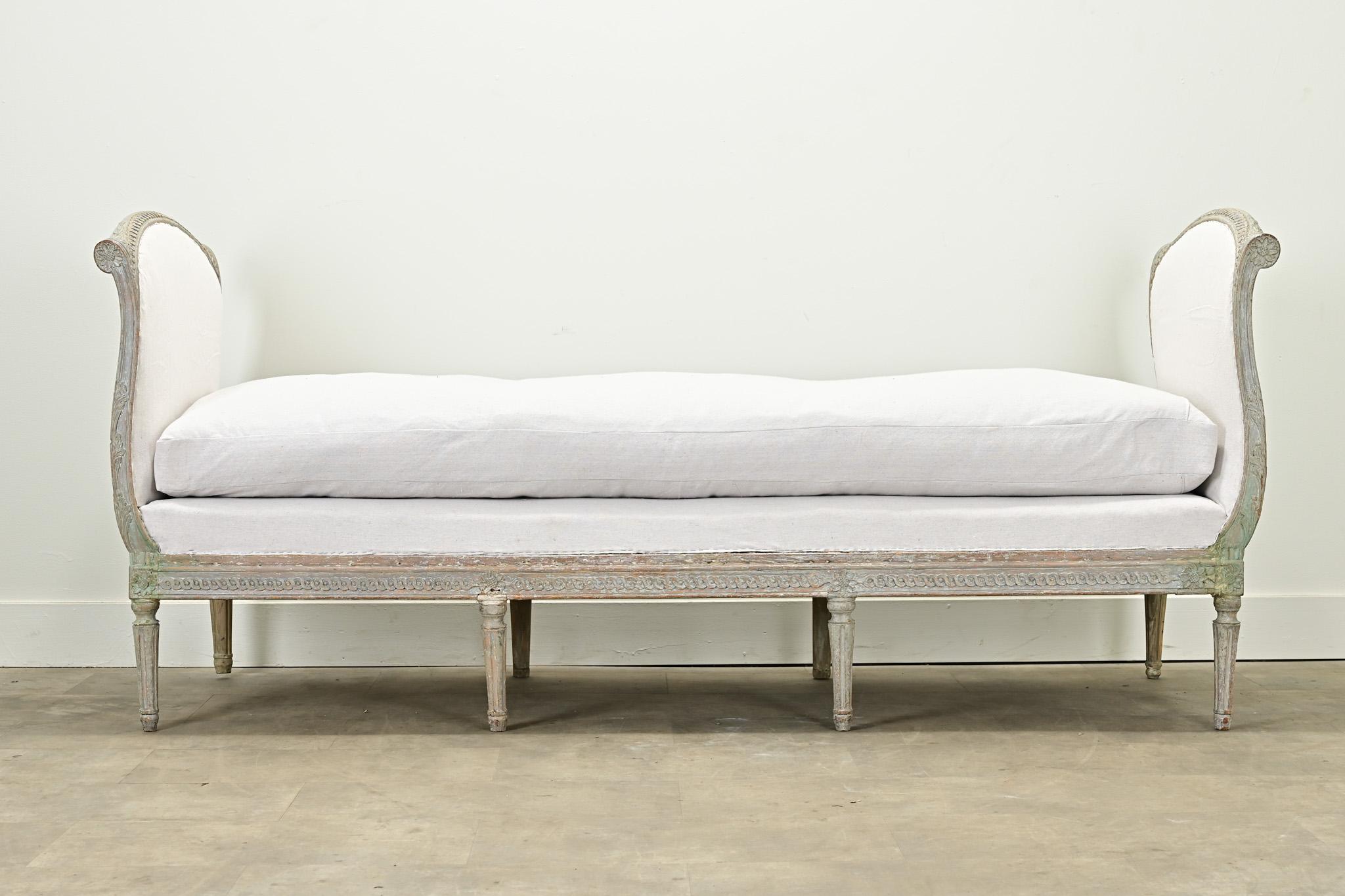 Large Gustavian 18th Century Painted Daybed en Bueno estado para la venta en Baton Rouge, LA