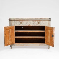 Grande credenza in stile gustaviano con verniciatura originale, Svezia, 1800 circa.