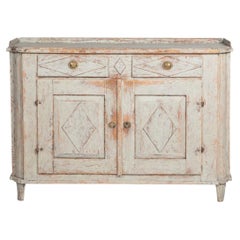 Grande credenza in stile gustaviano con verniciatura originale, Svezia, 1800 circa.