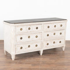 Grande commode à six tiroirs de style Gustavien blanc, Suède vers 1860-80