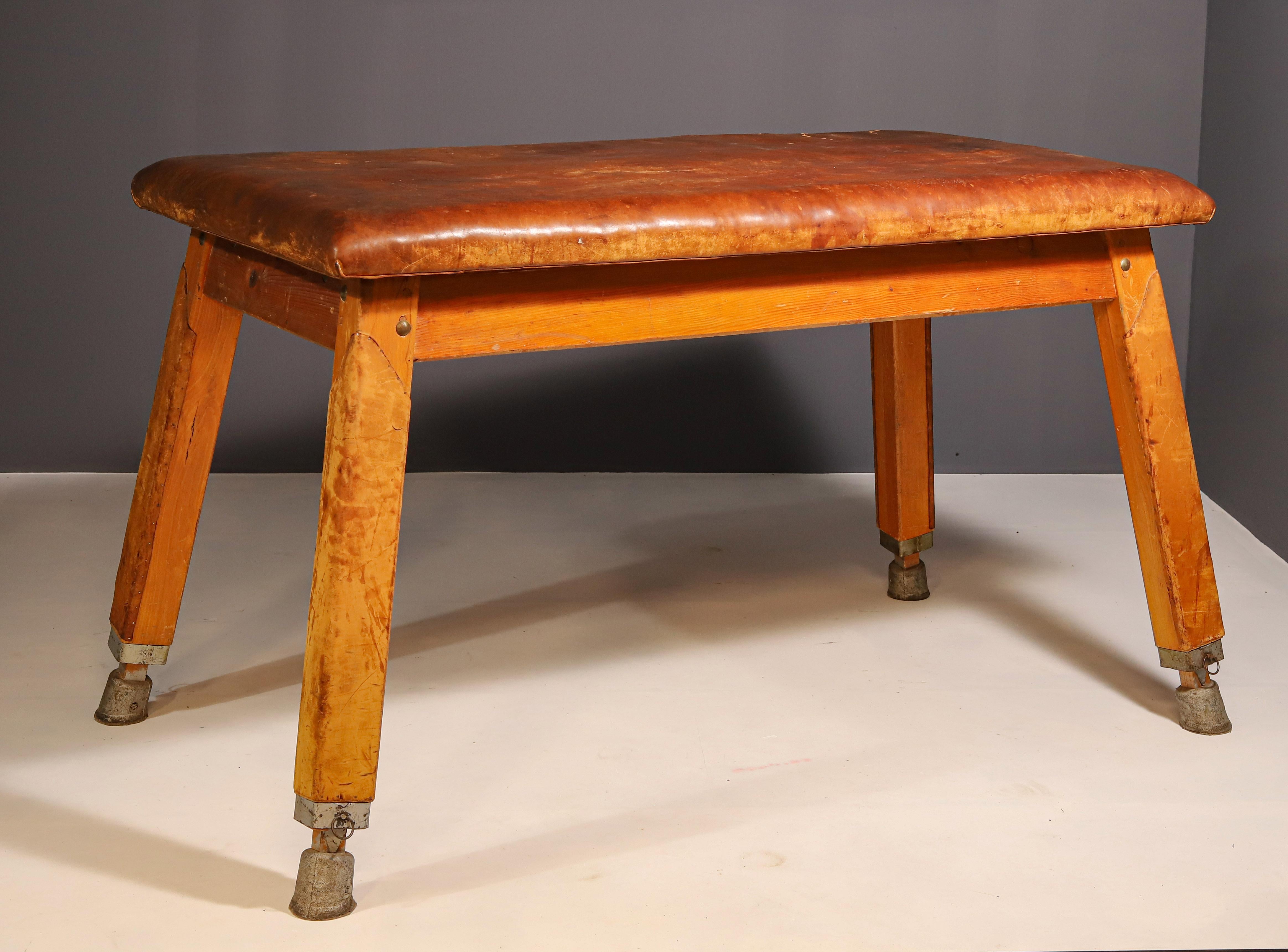 Gran banco de gimnasia de los años 50, Checoslovaquia siglo XX en venta