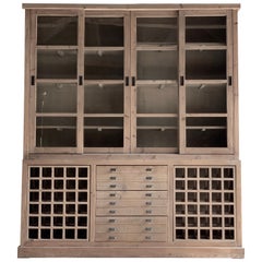 Grande vitrine de mercerie Pantry Bookcase Sideboard Pine:: 20th Century