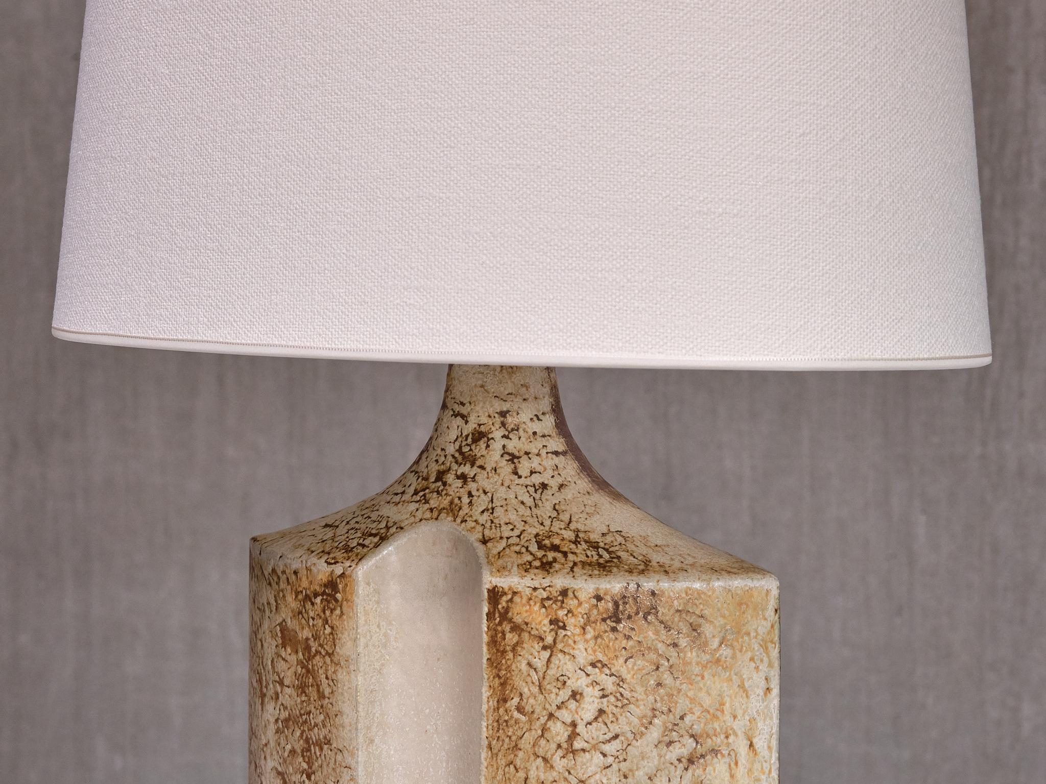 Tessuto Grande lampada da tavolo Haico Nietzsche in ceramica, Søholm Stentøj, Danimarca, anni '60 in vendita