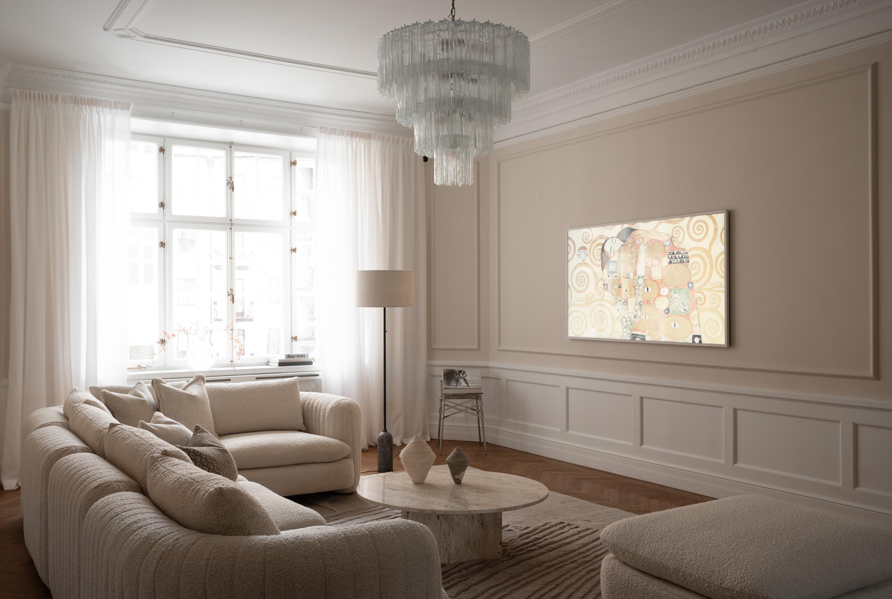 Late 20th Century Large Hallway Murano Chandelier in the of style of Venini For Sale