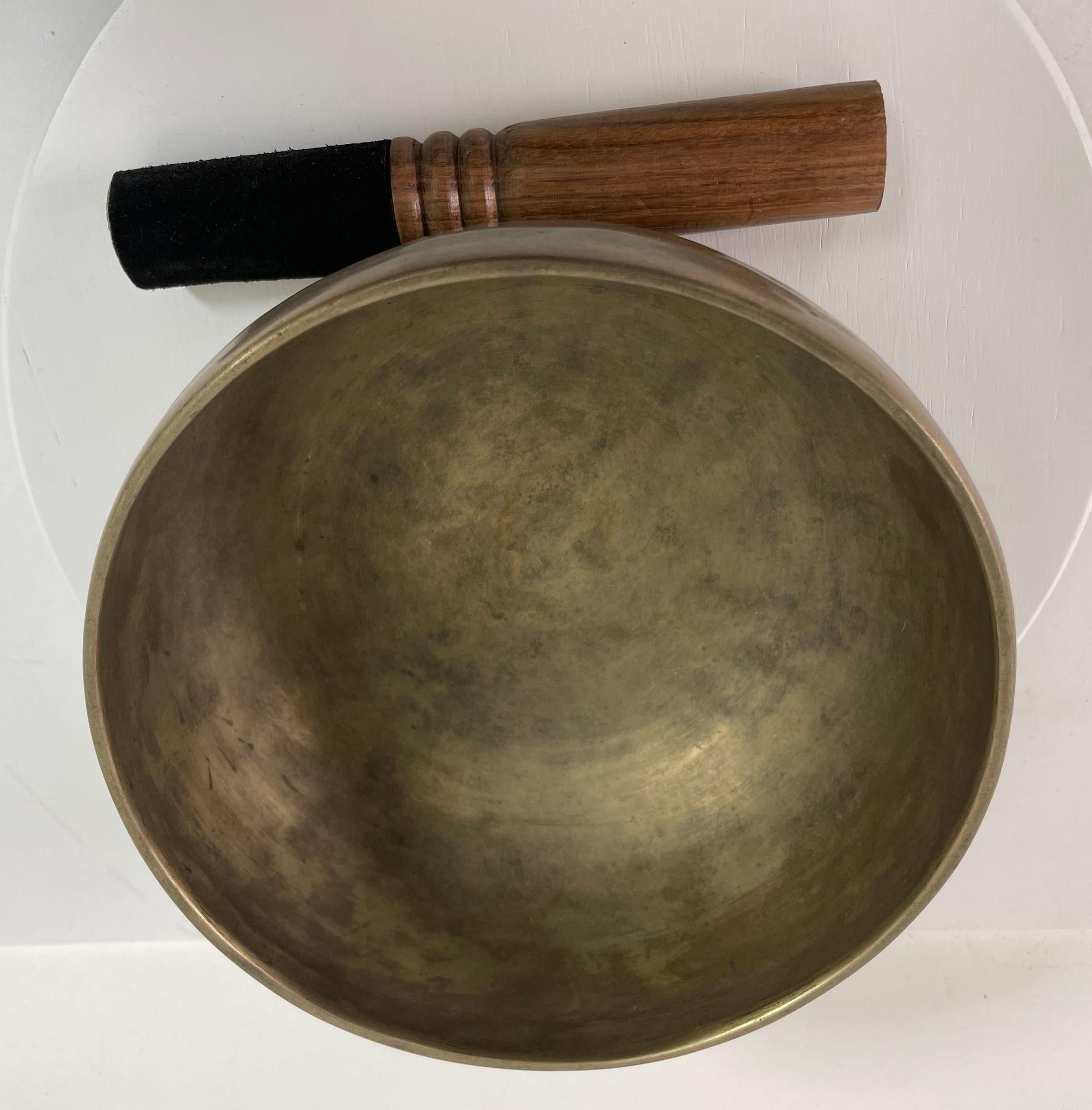 Large Hammered Brass Singing Bowl Nepal 1950s For Sale 4