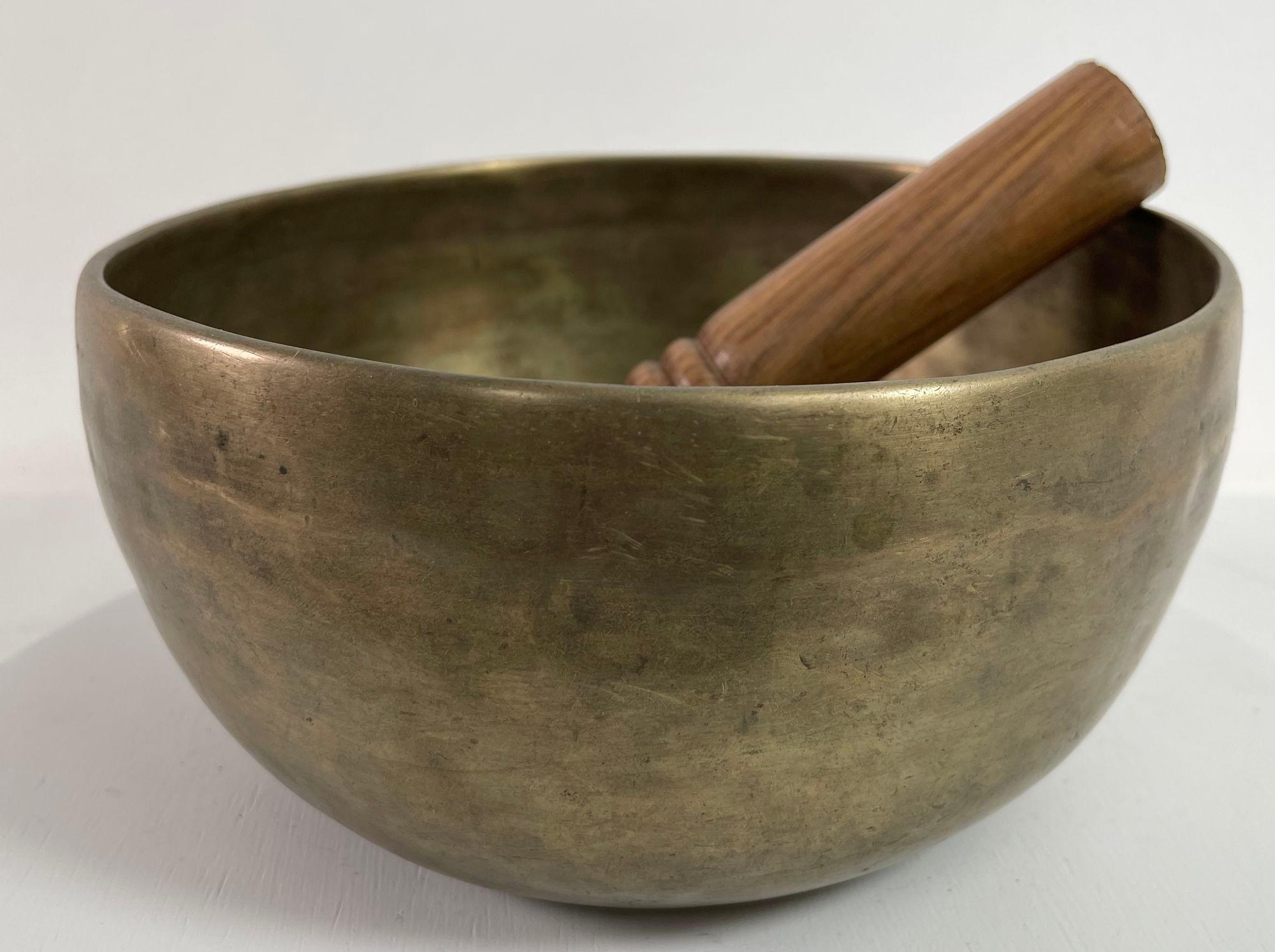 Large Hammered Brass Singing Bowl Nepal 1950s For Sale 6