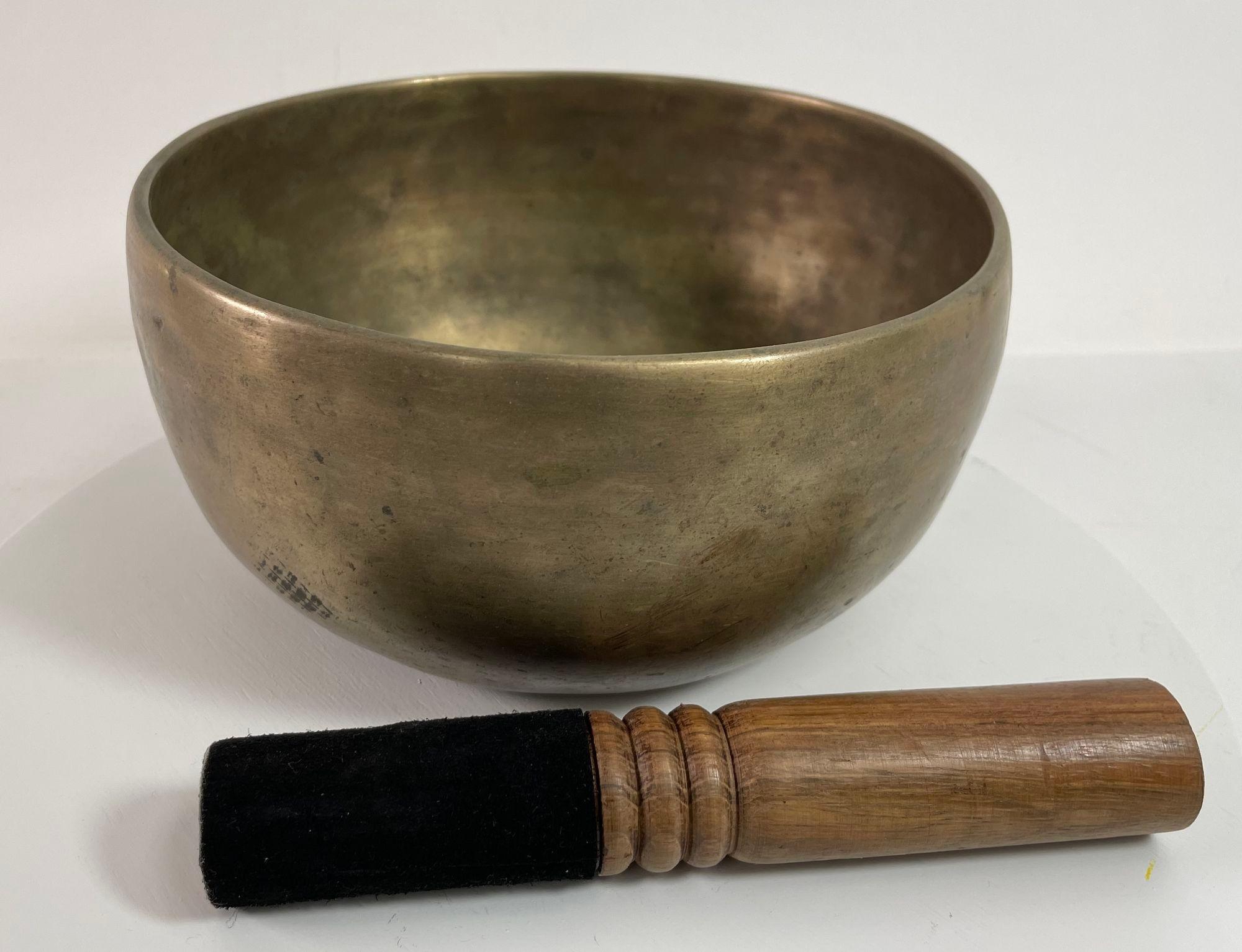 Large Hammered Brass Singing Bowl Nepal 1950s In Good Condition For Sale In North Hollywood, CA