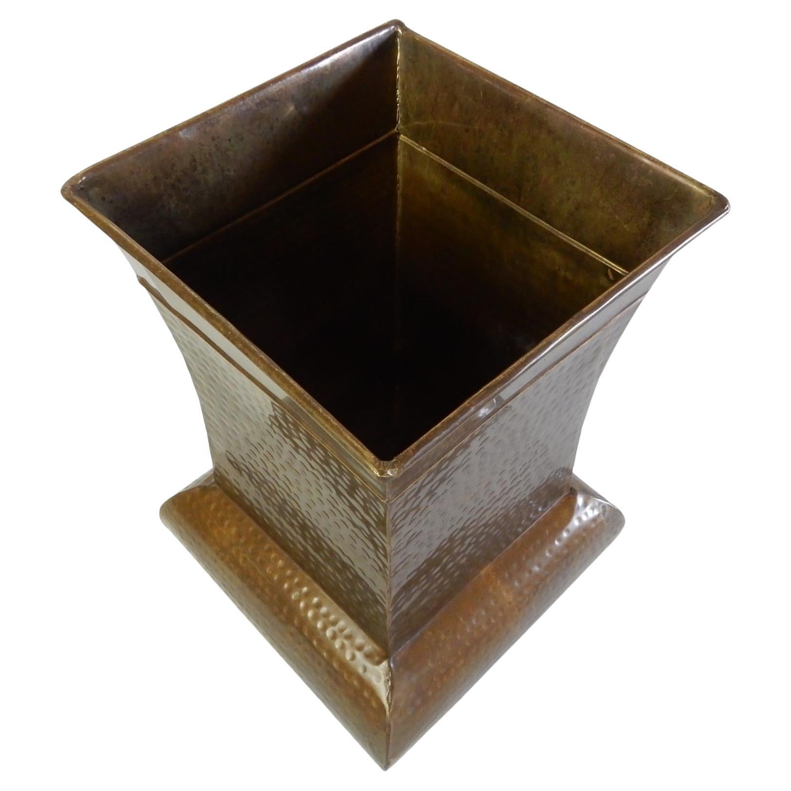 Art déco Grand porte-parapluie en laiton Hammer Stand ou vase en vente