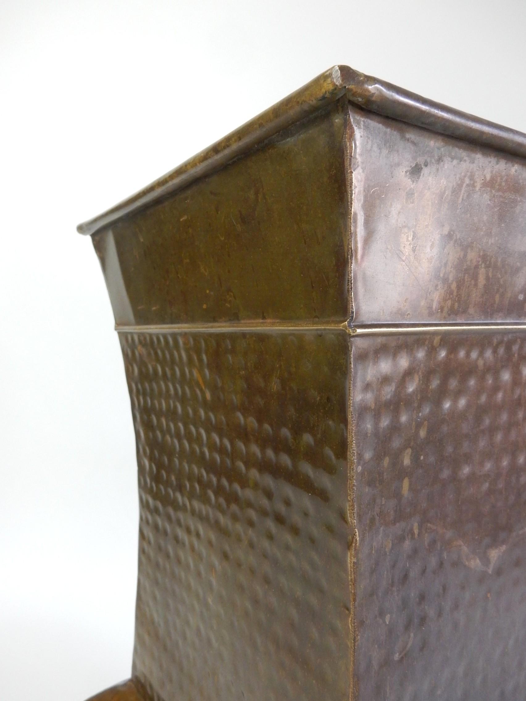 Grand porte-parapluie en laiton Hammer Stand ou vase en vente 1