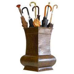 Große Hammered Brass Umbrella Halter Stand oder Vase
