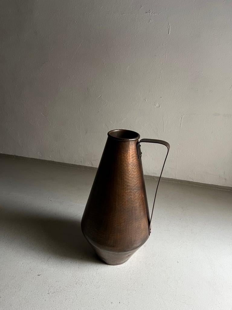 Arts and Crafts Large Hammered Copper Jug Vase by Eugen Zint Germany, 1930s For Sale