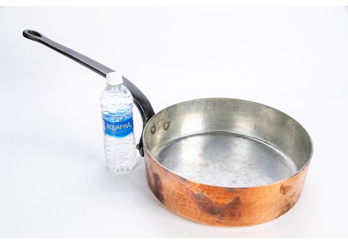 Large Hammered Copper Sauce Pan In Good Condition For Sale In Bridgeport, CT