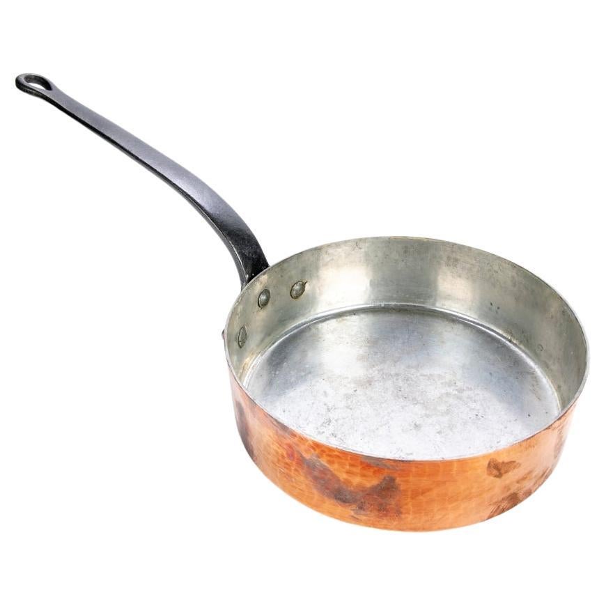 Large Hammered Copper Sauce Pan For Sale