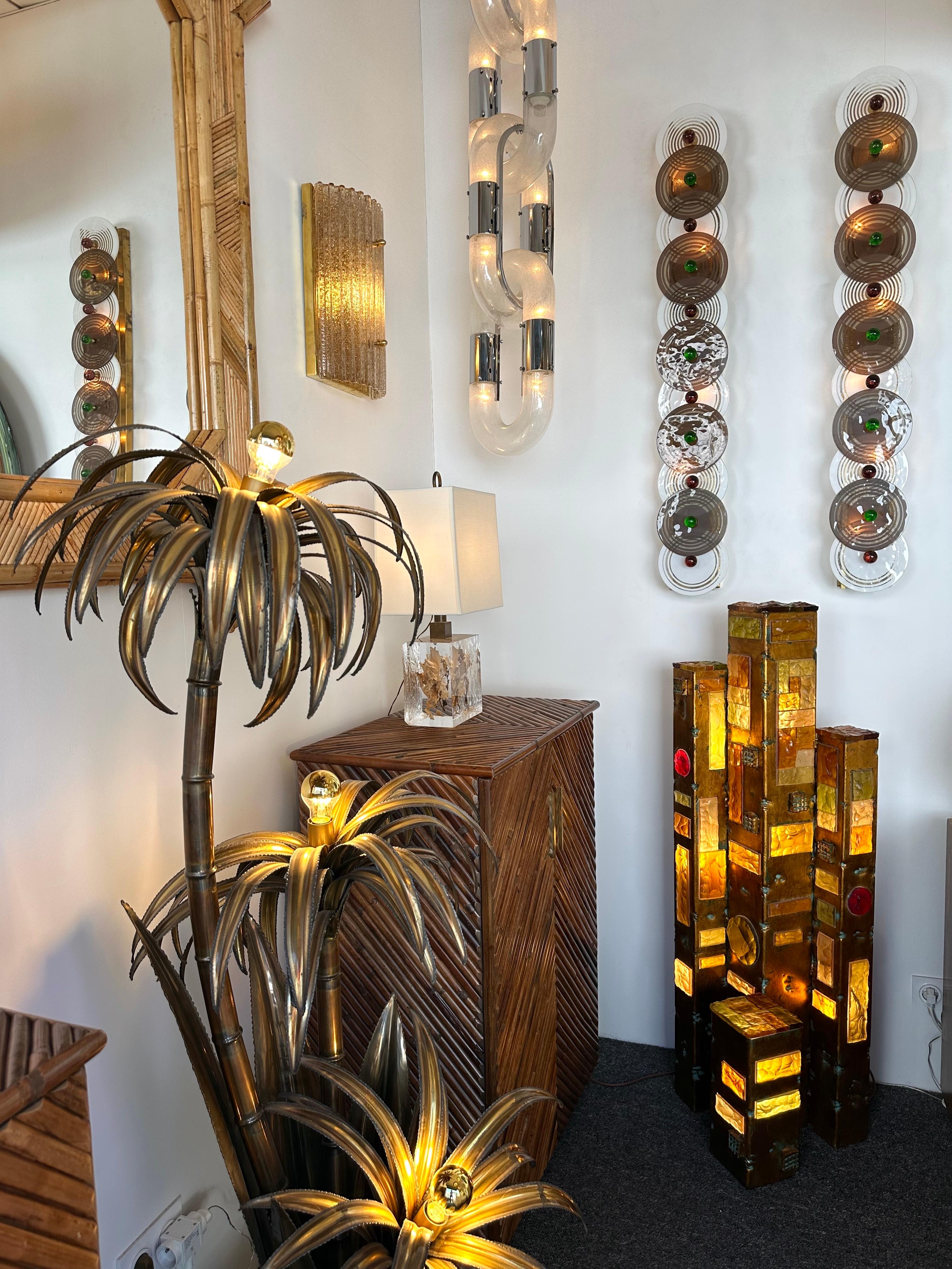 Fin du 20e siècle Grand lampadaire en verre martelé et fer forgé doré de Longobard, Italie, années 1970 en vente