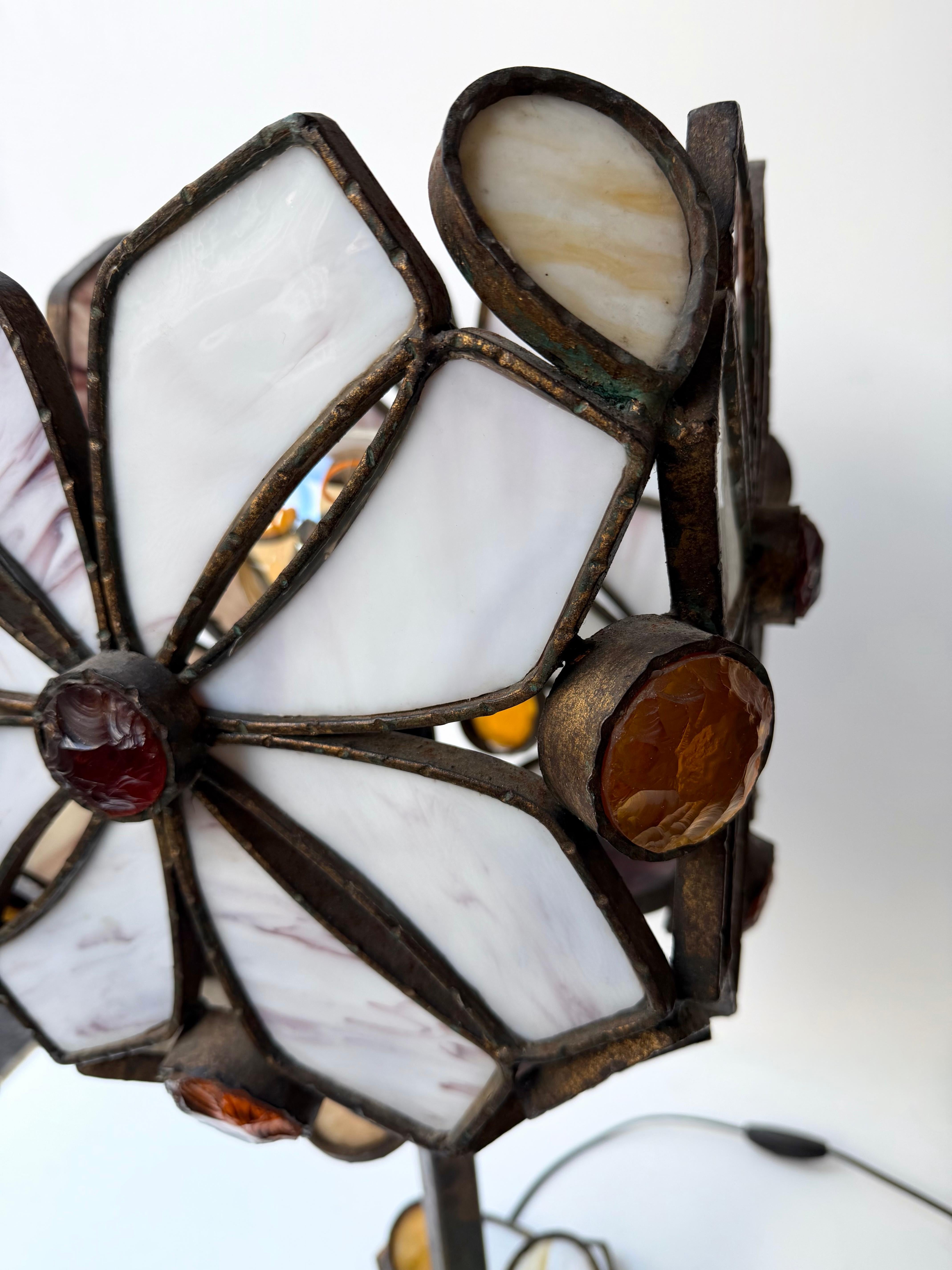 Gran Lámpara Flor de Vidrio Martillado y Hierro Forjado de Longobard, Italia, años 70 finales del siglo XX en venta