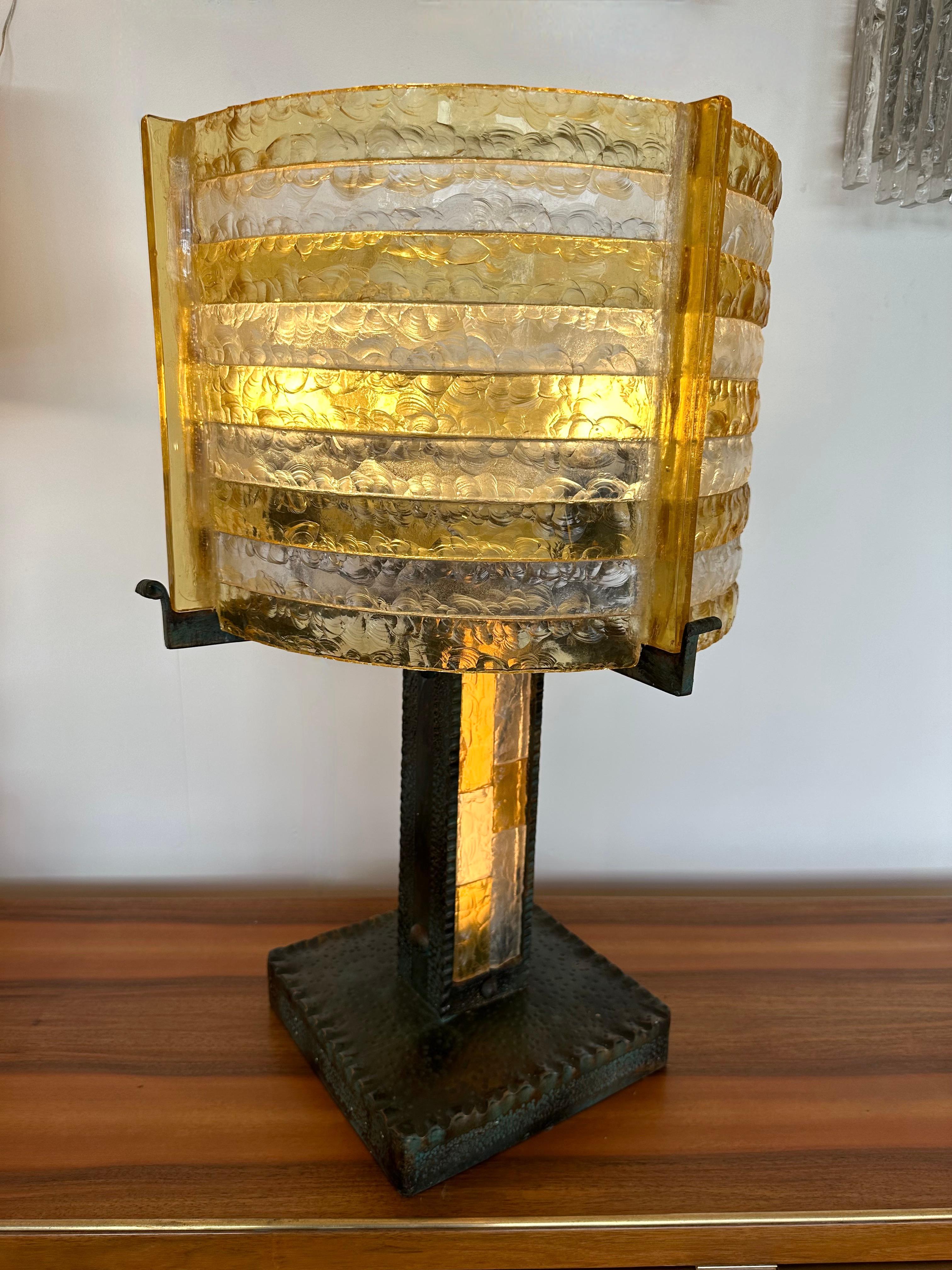 Rare Large Mid-Century Modern lamp hammered glass and wrought iron, antique green gold gilding patina, by the manufacture Longobard in Verona in a Brutalist style, the concurrent of Biancardi Jordan Arte and Poliarte during the 1970s. Nice Lightning