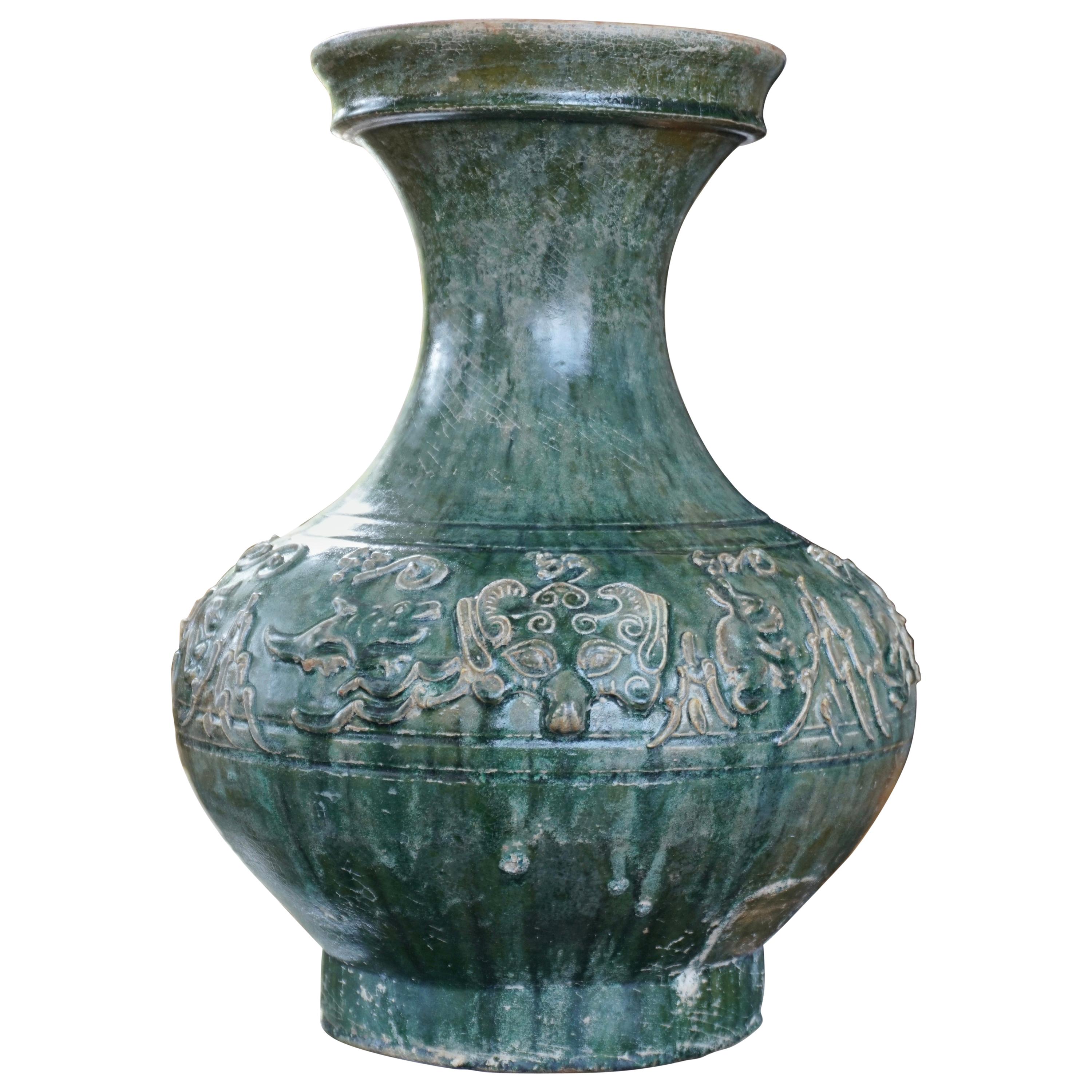 Gran Vasija de las Bestias Míticas de la Dinastía Han Hu esmaltada en verde