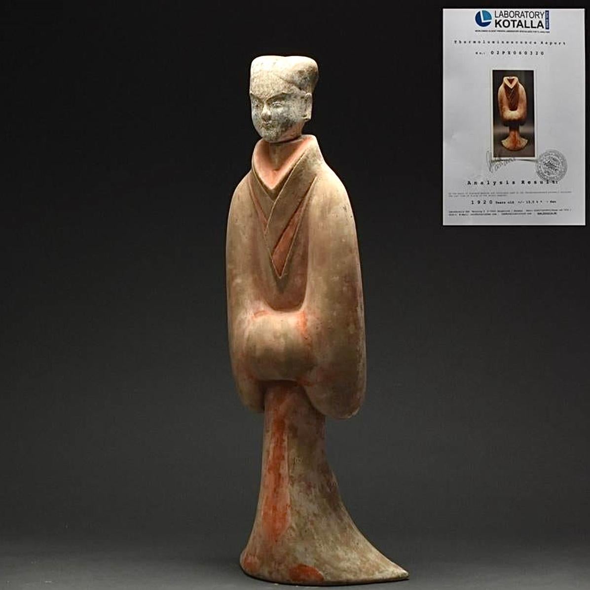 Grande figurine de dame de cour en terre cuite de la dynastie Han testée TL en vente 1