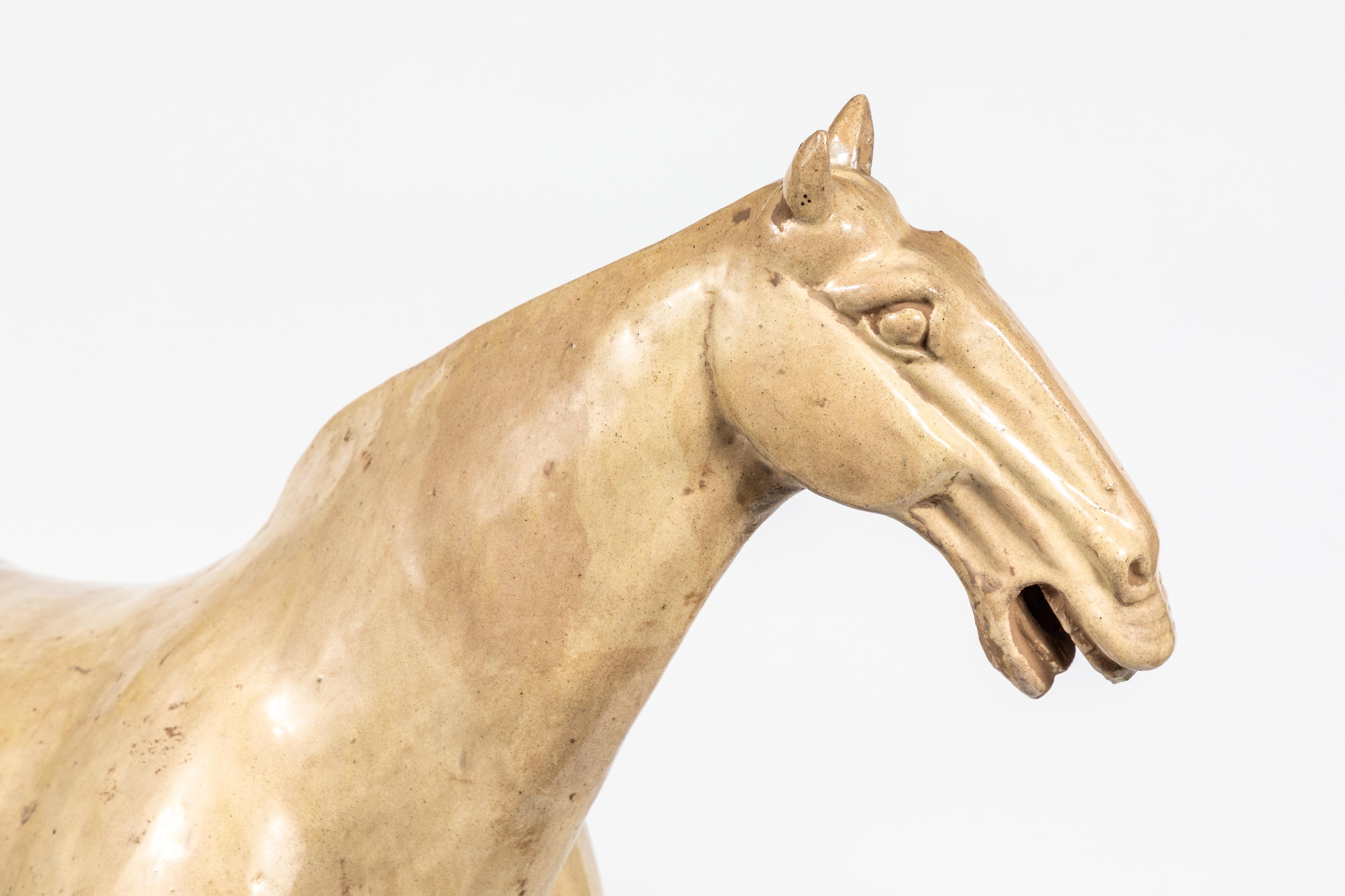 Pferd-Skulptur im Han-Stil (Terrakotta) im Angebot