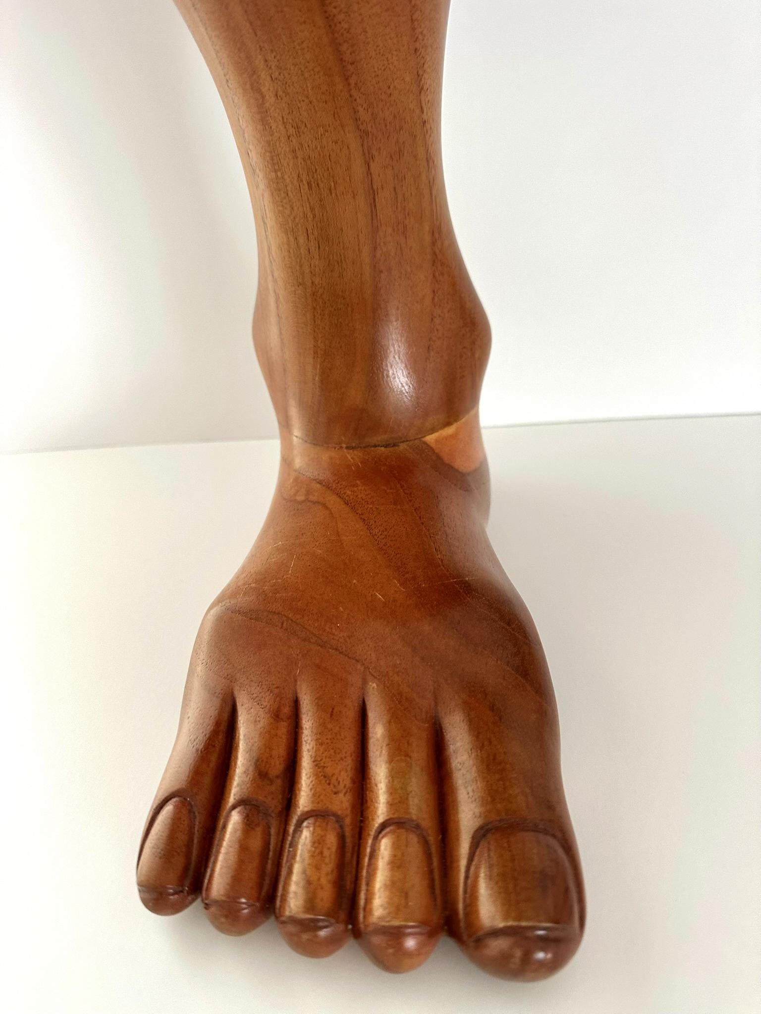 Grande scultura di mani e piedi di Pedro Friedeberg in vendita 4