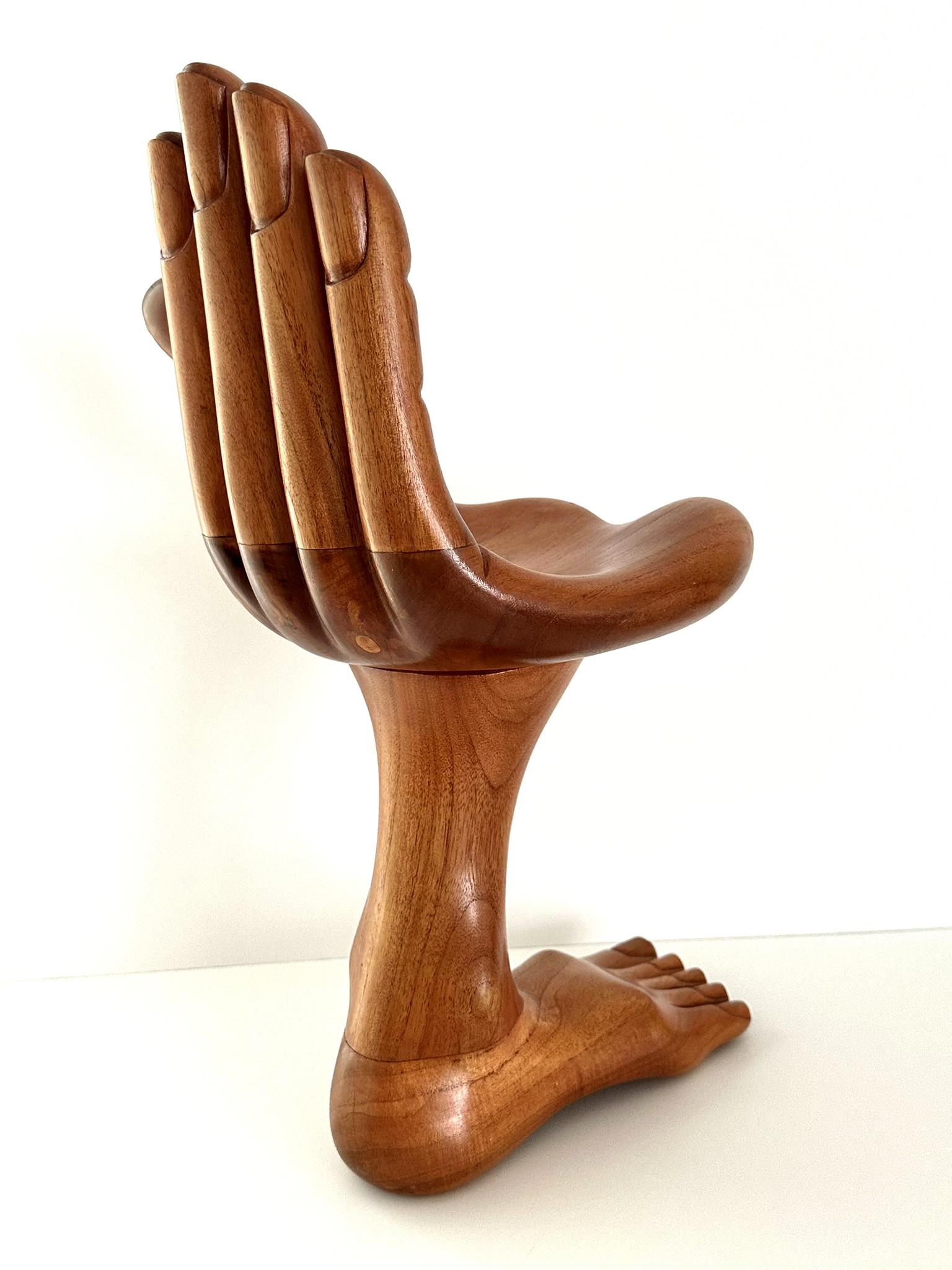 Mid-Century moderno Grande scultura di mani e piedi di Pedro Friedeberg in vendita