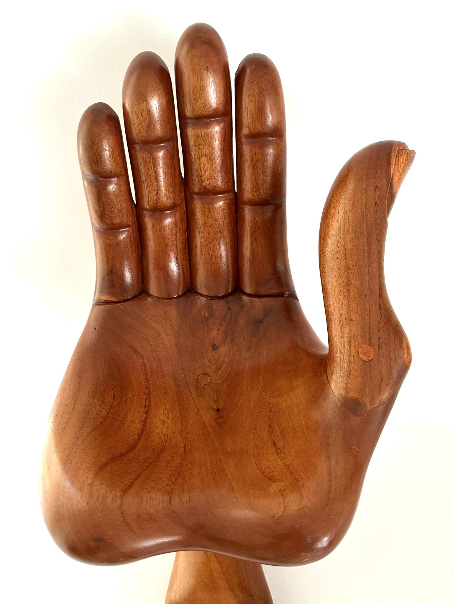 Grande scultura di mani e piedi di Pedro Friedeberg in vendita 2