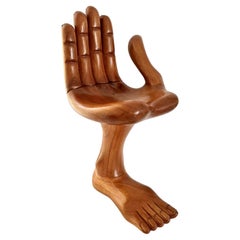 Grande scultura di mani e piedi di Pedro Friedeberg