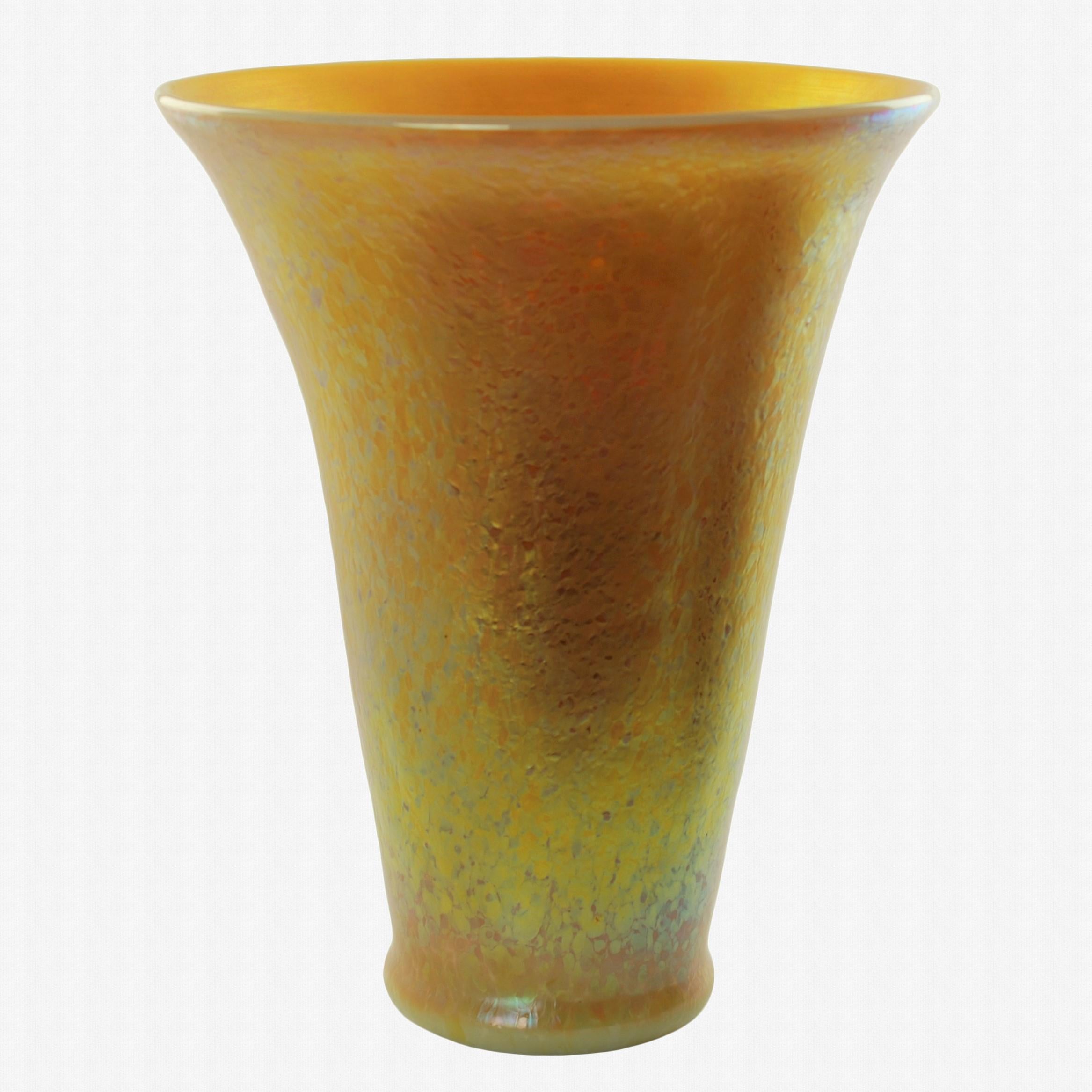 Modern Large Hand Blown Lundberg Studios Gold Iridescent Doré Art Glass Vase For Sale