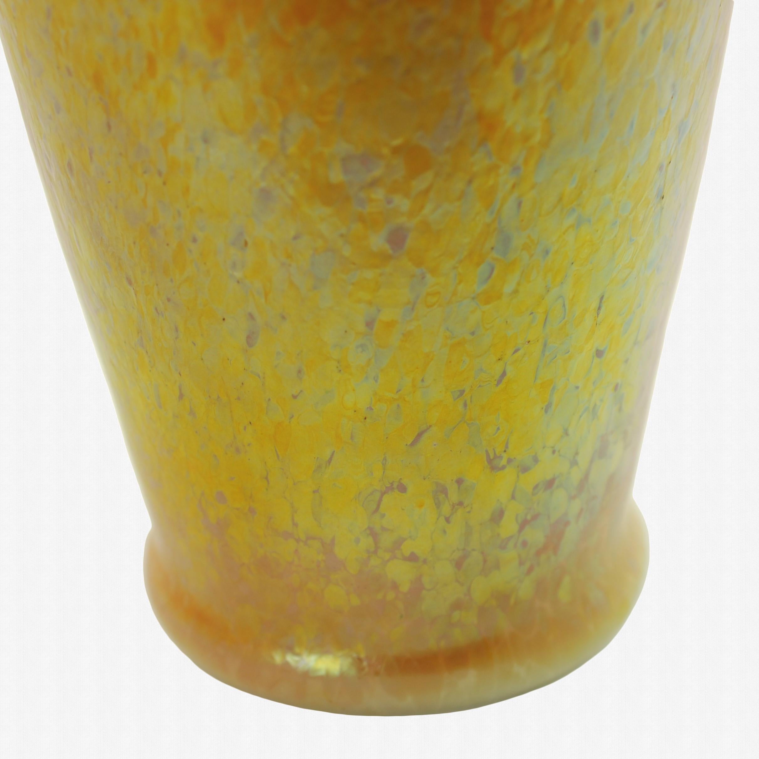 Large Hand Blown Lundberg Studios Gold Iridescent Doré Art Glass Vase For Sale 1