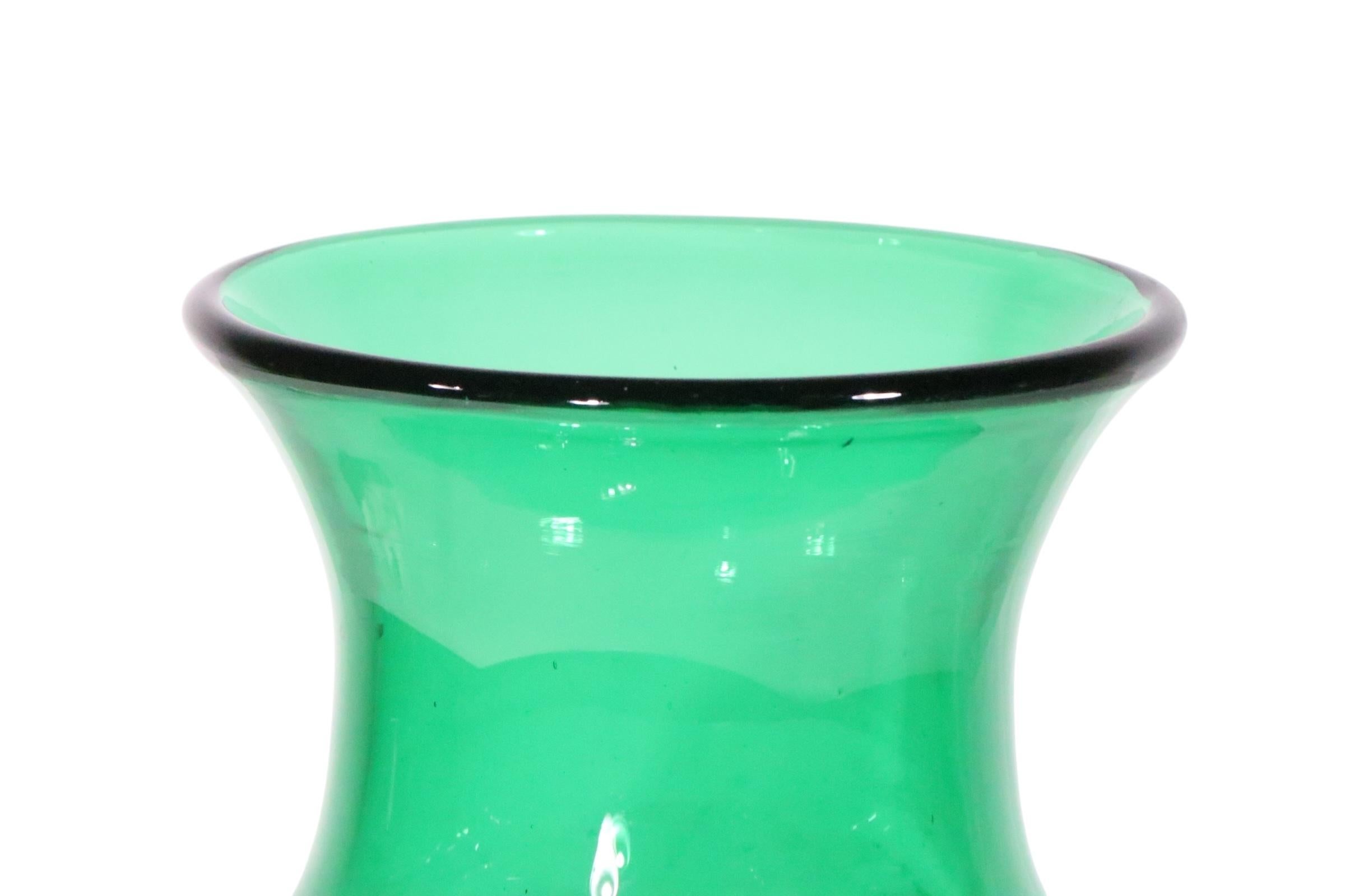 Gran jarrón de vidrio artístico soplado a mano de mediados de siglo att. a Blenko en venta 3