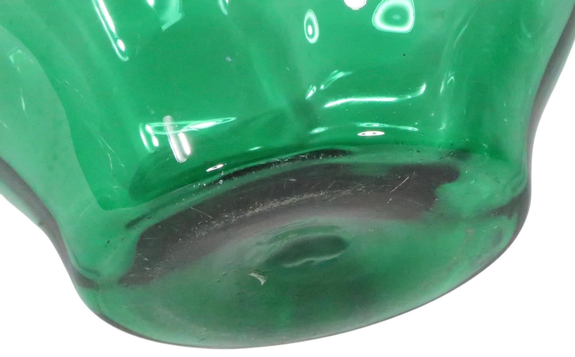 Gran jarrón de vidrio artístico soplado a mano de mediados de siglo att. a Blenko en venta 2