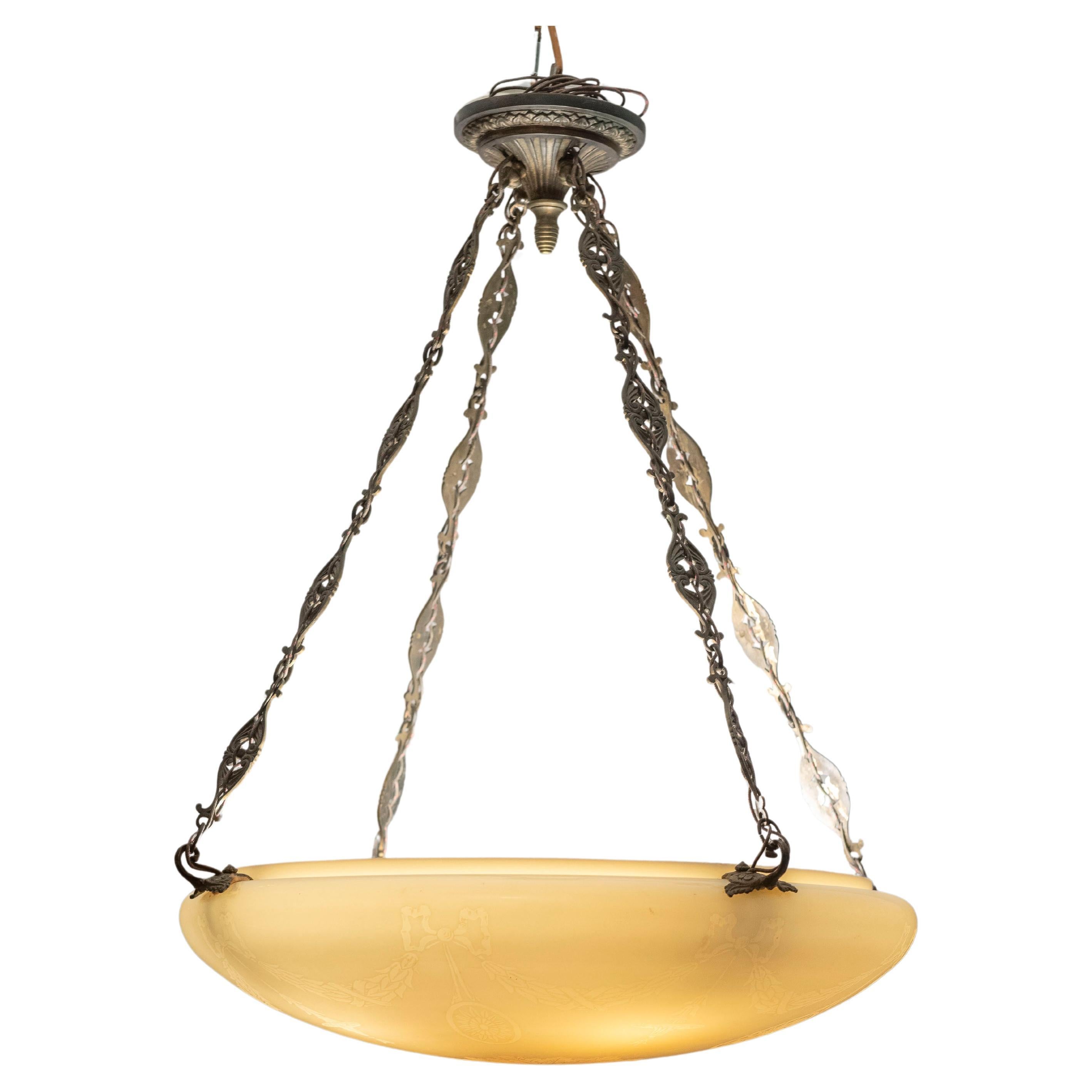 Grande pendente da soffitto in calcite soffiata a mano e Steuben con hardware originale, 1915 ca. in vendita
