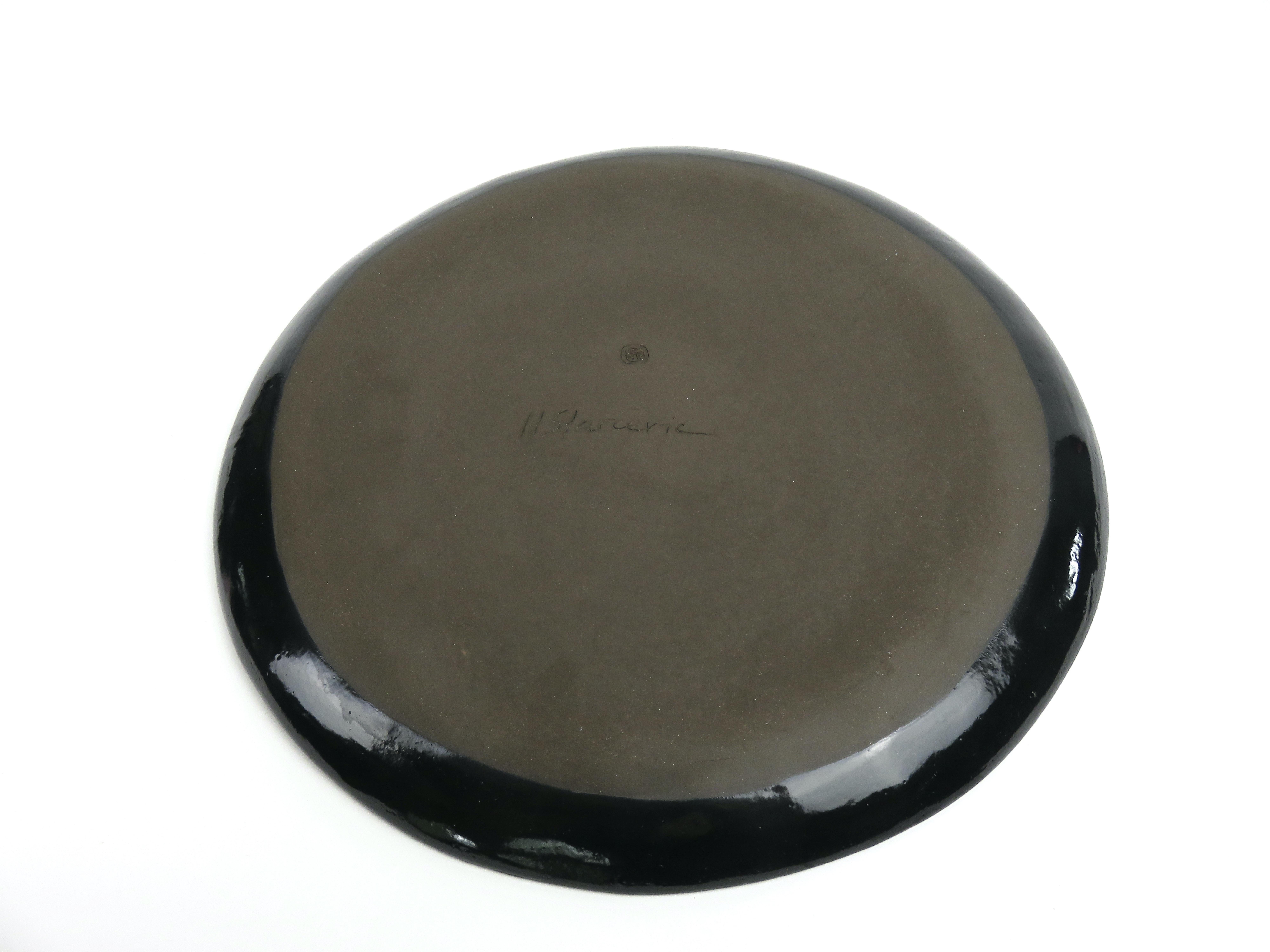 Céramique Grand plateau en céramique fabriqué à la main en glaçure noire brillante en vente